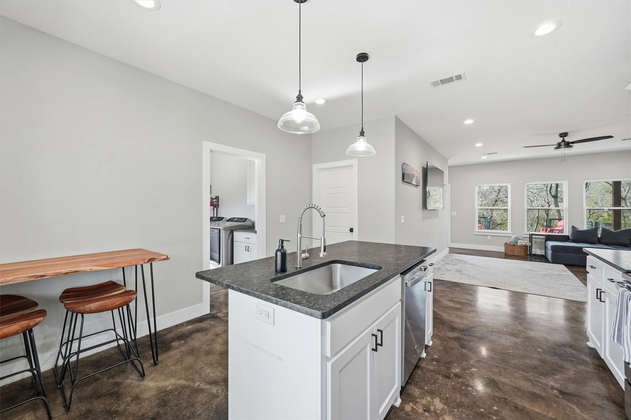 Single Family Residence For Sale in Grayson County , 265 Bentwood Drive, Pottsboro, Texas 75076, 3 Bedroom, 2 Bathroom, Garage spaces, 1,474 Sqft, built in 2022, mls#21406644, Real Estate Agent in Pottsboro, Homes For Sale in Grayson county, Homes For Sale in Pottsboro, Realtor in Pottsboro Texas, Real Estate Brokerage Independent Realty Texas, Luminita Cordes Realtor