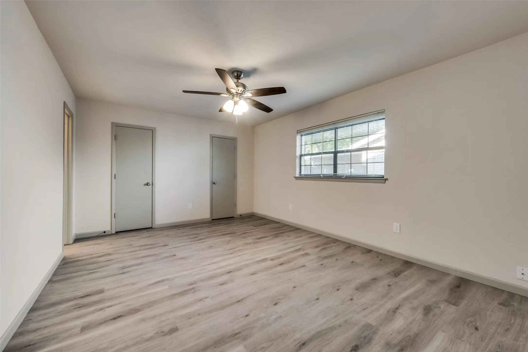 Single Family Residence For Rent in Tarrant County , 7021 Lincolnshire Lane, North Richland Hills, Texas 76182, 3 Bedroom, 2 Bathroom, 1 Garage spaces, 1,413 Sqft, built in 1978, mls#21404858, Real Estate Agent in North Richland Hills, Homes For Rent in Tarrant county, Homes For Rent in North Richland Hills, Realtor in North Richland Hills Texas, Real Estate Brokerage Independent Realty Texas, Luminita Cordes Realtor