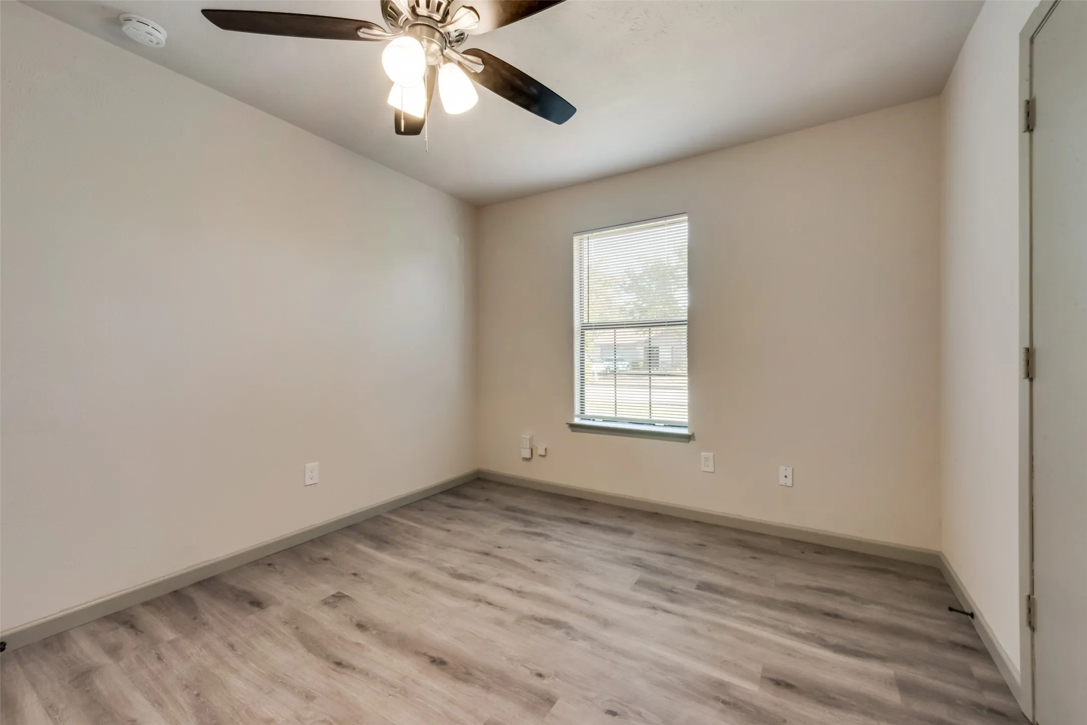 Single Family Residence For Rent in Tarrant County , 7021 Lincolnshire Lane, North Richland Hills, Texas 76182, 3 Bedroom, 2 Bathroom, 1 Garage spaces, 1,413 Sqft, built in 1978, mls#21404858, Real Estate Agent in North Richland Hills, Homes For Rent in Tarrant county, Homes For Rent in North Richland Hills, Realtor in North Richland Hills Texas, Real Estate Brokerage Independent Realty Texas, Luminita Cordes Realtor