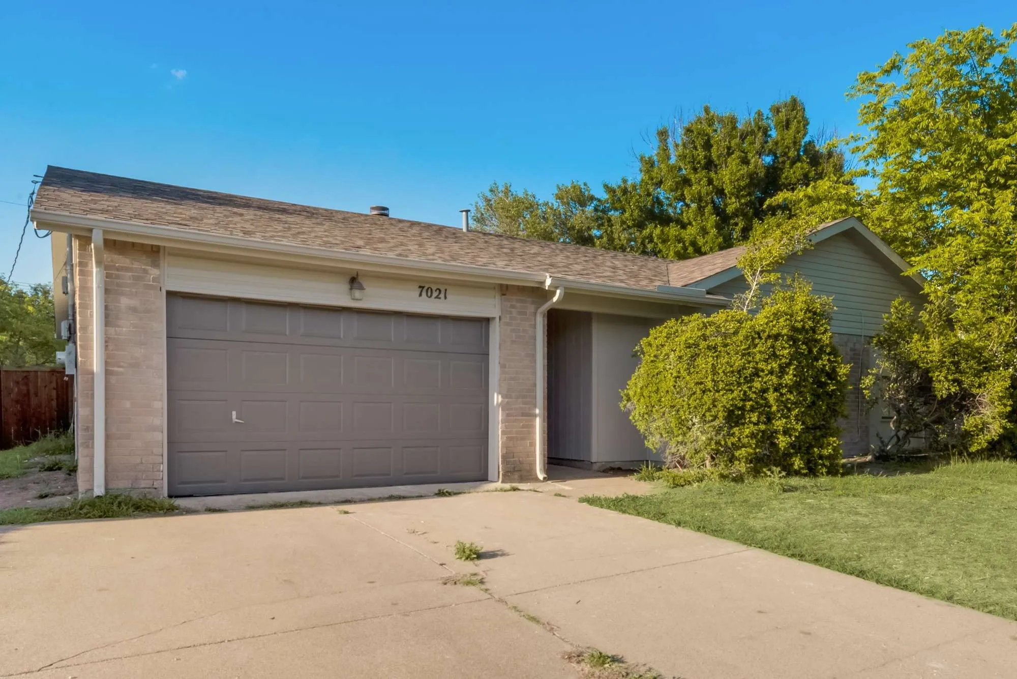 Single Family Residence For Rent in Tarrant County , 7021 Lincolnshire Lane, North Richland Hills, Texas 76182, 3 Bedroom, 2 Bathroom, 1 Garage spaces, 1,413 Sqft, built in 1978, mls#21404858, Real Estate Agent in North Richland Hills, Homes For Rent in Tarrant county, Homes For Rent in North Richland Hills, Realtor in North Richland Hills Texas, Real Estate Brokerage Independent Realty Texas, Luminita Cordes Realtor