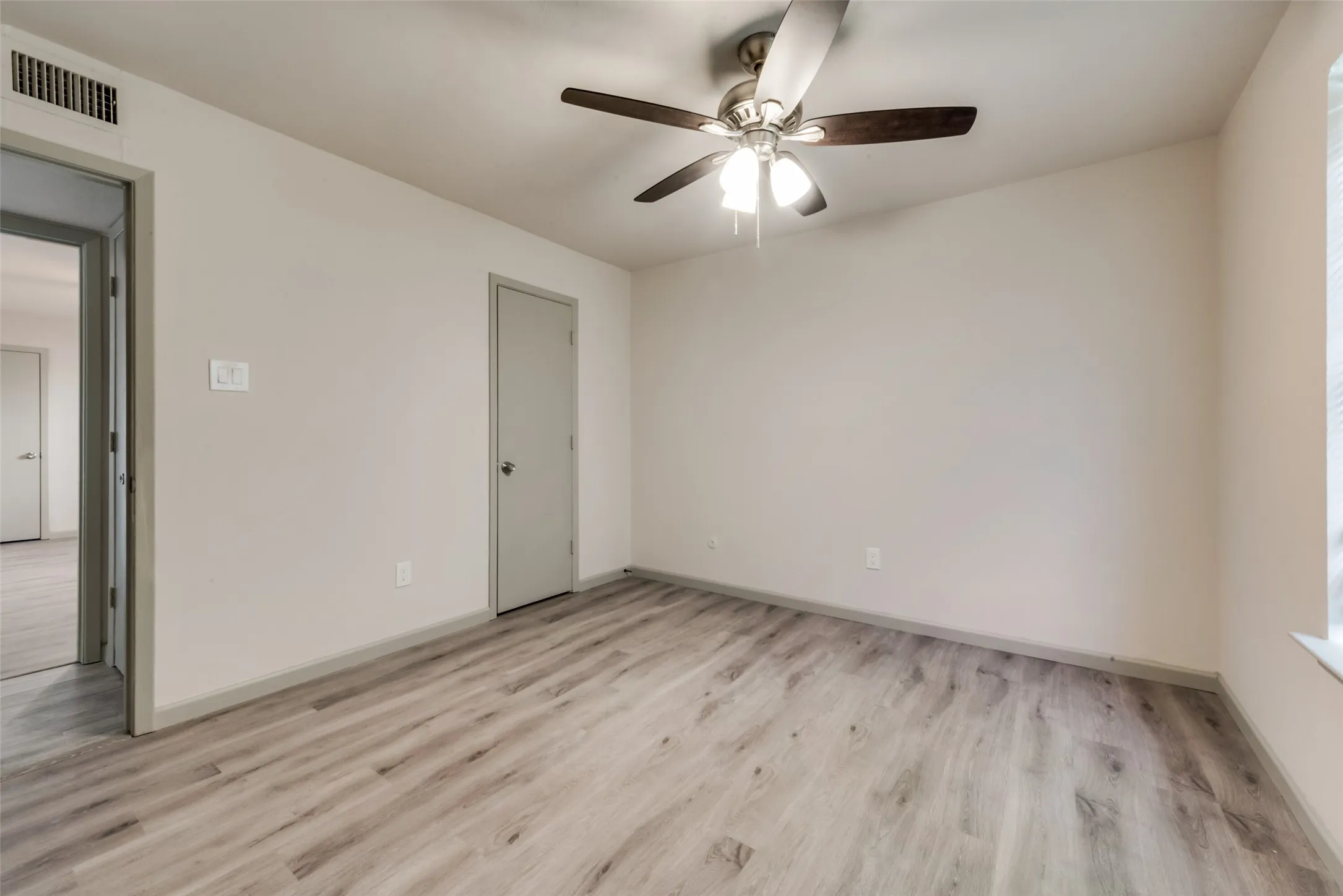 Single Family Residence For Rent in Tarrant County , 7021 Lincolnshire Lane, North Richland Hills, Texas 76182, 3 Bedroom, 2 Bathroom, 1 Garage spaces, 1,413 Sqft, built in 1978, mls#21404858, Real Estate Agent in North Richland Hills, Homes For Rent in Tarrant county, Homes For Rent in North Richland Hills, Realtor in North Richland Hills Texas, Real Estate Brokerage Independent Realty Texas, Luminita Cordes Realtor