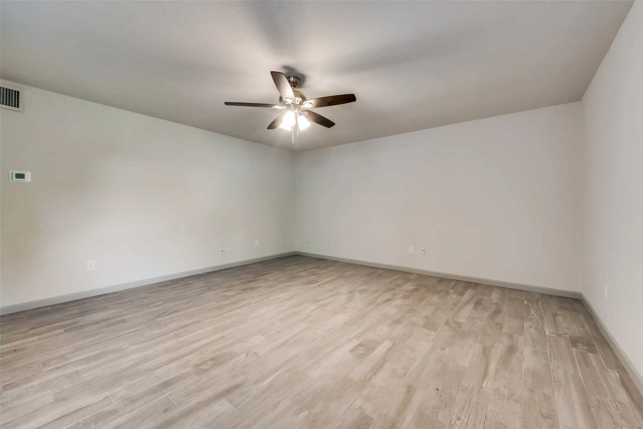 Single Family Residence For Rent in Tarrant County , 7021 Lincolnshire Lane, North Richland Hills, Texas 76182, 3 Bedroom, 2 Bathroom, 1 Garage spaces, 1,413 Sqft, built in 1978, mls#21404858, Real Estate Agent in North Richland Hills, Homes For Rent in Tarrant county, Homes For Rent in North Richland Hills, Realtor in North Richland Hills Texas, Real Estate Brokerage Independent Realty Texas, Luminita Cordes Realtor