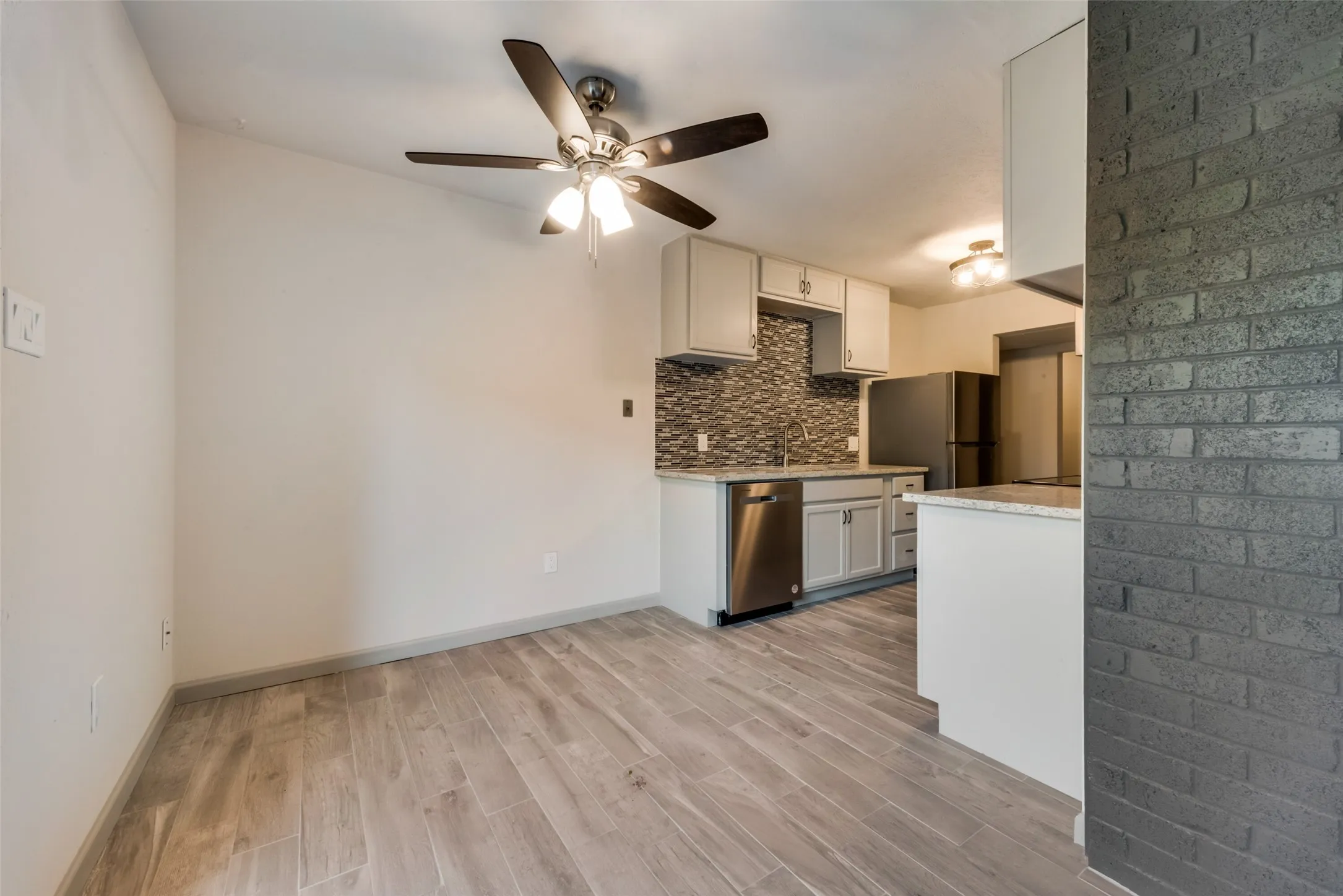 Single Family Residence For Rent in Tarrant County , 7021 Lincolnshire Lane, North Richland Hills, Texas 76182, 3 Bedroom, 2 Bathroom, 1 Garage spaces, 1,413 Sqft, built in 1978, mls#21404858, Real Estate Agent in North Richland Hills, Homes For Rent in Tarrant county, Homes For Rent in North Richland Hills, Realtor in North Richland Hills Texas, Real Estate Brokerage Independent Realty Texas, Luminita Cordes Realtor