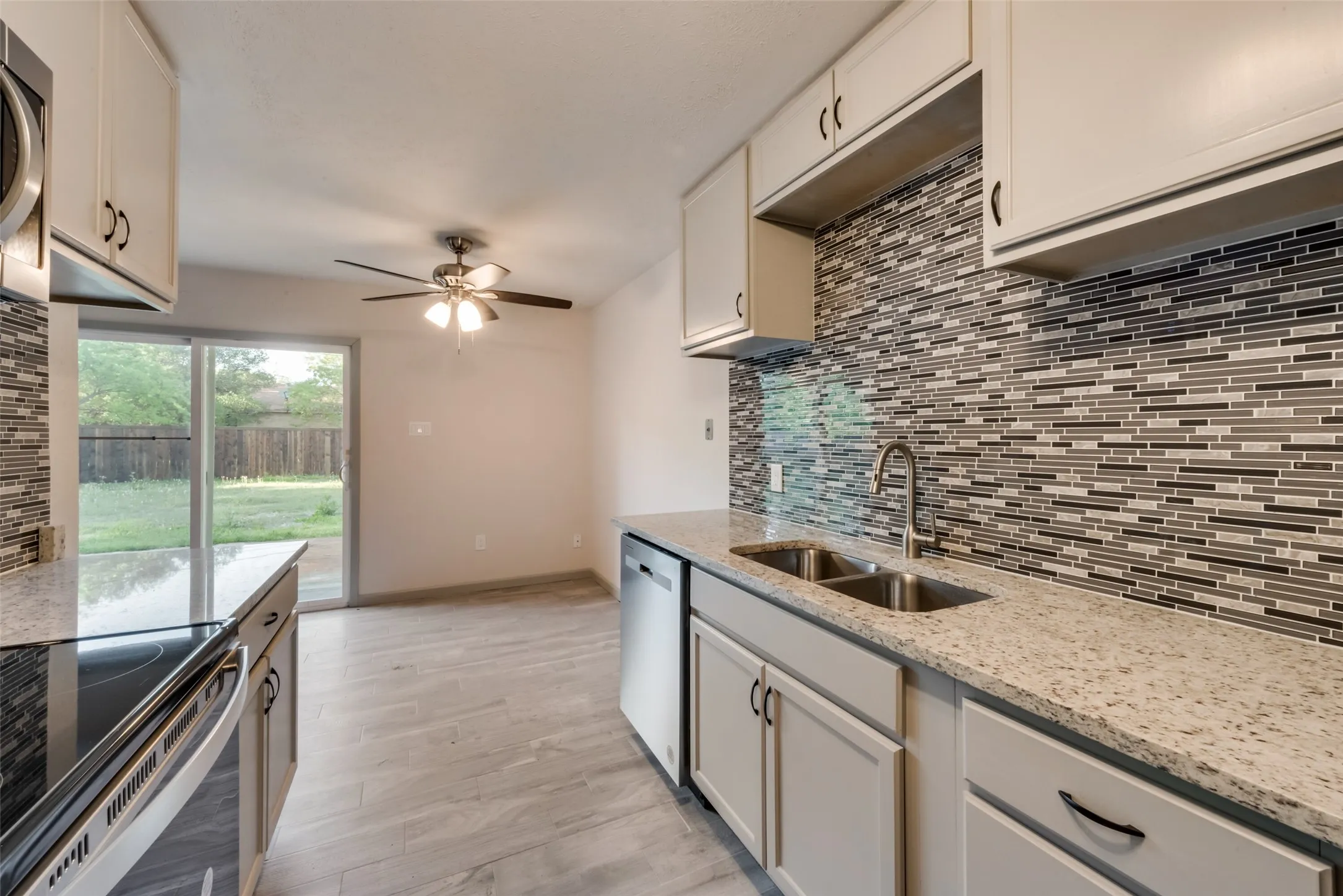 Single Family Residence For Rent in Tarrant County , 7021 Lincolnshire Lane, North Richland Hills, Texas 76182, 3 Bedroom, 2 Bathroom, 1 Garage spaces, 1,413 Sqft, built in 1978, mls#21404858, Real Estate Agent in North Richland Hills, Homes For Rent in Tarrant county, Homes For Rent in North Richland Hills, Realtor in North Richland Hills Texas, Real Estate Brokerage Independent Realty Texas, Luminita Cordes Realtor
