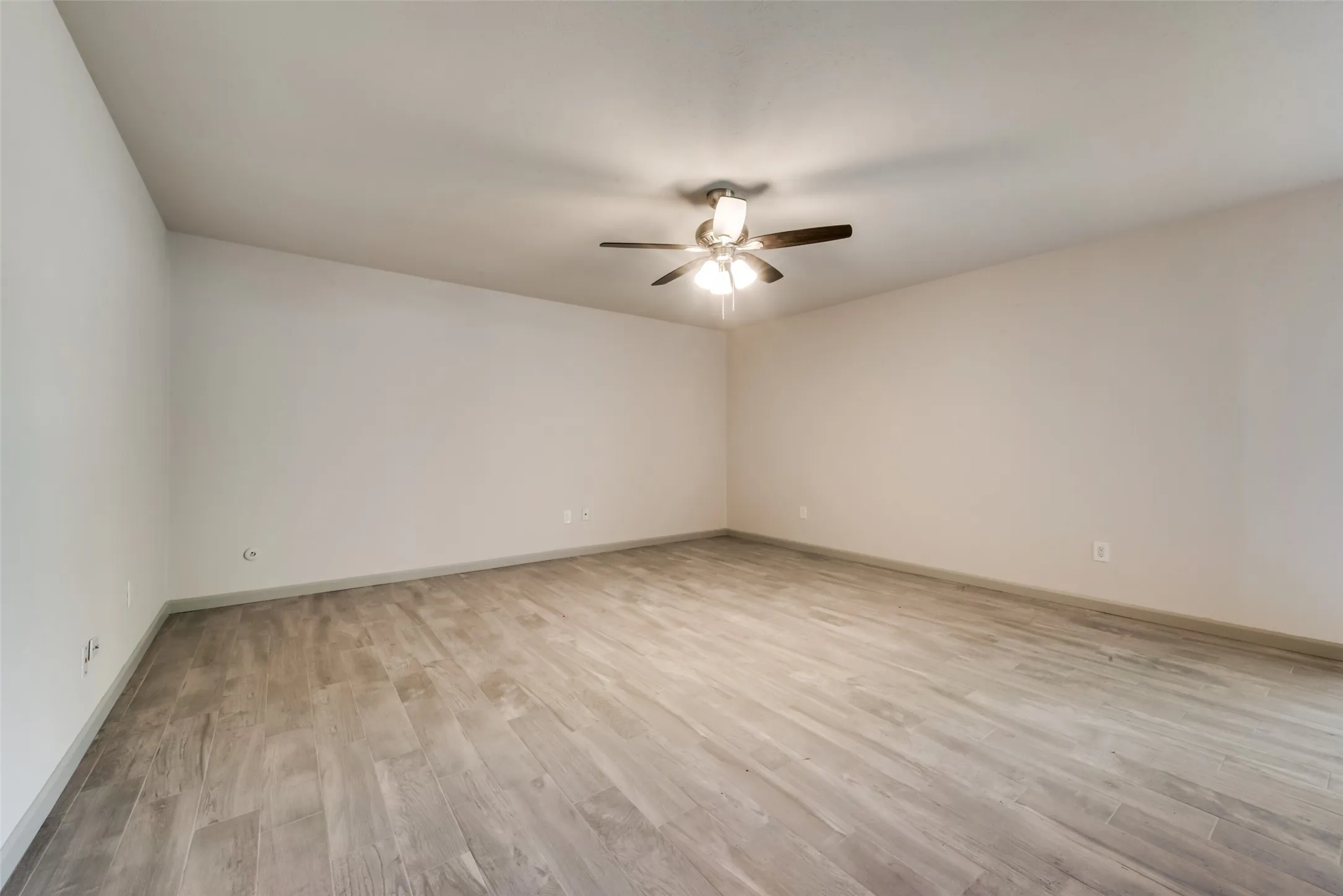 Single Family Residence For Rent in Tarrant County , 7021 Lincolnshire Lane, North Richland Hills, Texas 76182, 3 Bedroom, 2 Bathroom, 1 Garage spaces, 1,413 Sqft, built in 1978, mls#21404858, Real Estate Agent in North Richland Hills, Homes For Rent in Tarrant county, Homes For Rent in North Richland Hills, Realtor in North Richland Hills Texas, Real Estate Brokerage Independent Realty Texas, Luminita Cordes Realtor