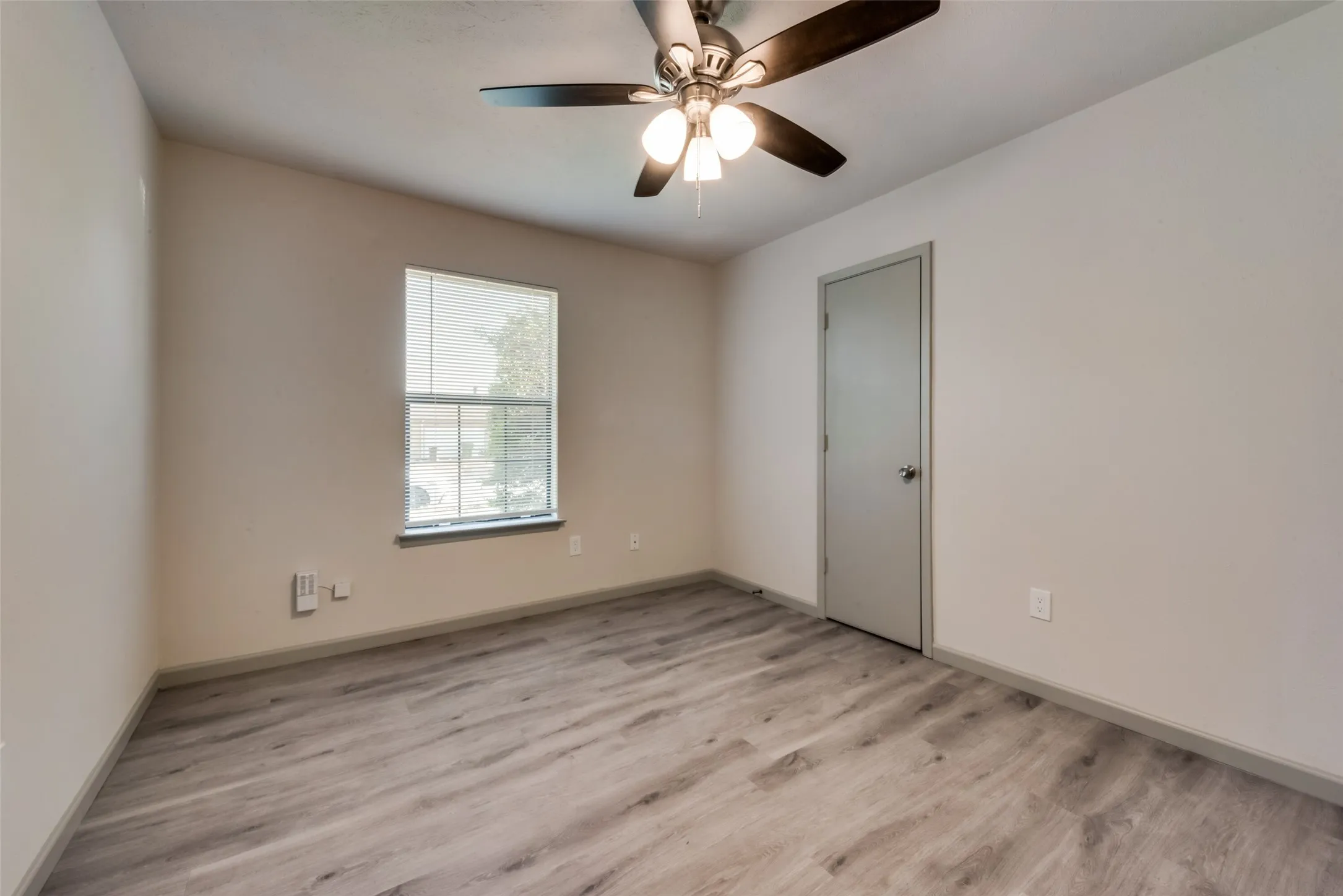 Single Family Residence For Rent in Tarrant County , 7021 Lincolnshire Lane, North Richland Hills, Texas 76182, 3 Bedroom, 2 Bathroom, 1 Garage spaces, 1,413 Sqft, built in 1978, mls#21404858, Real Estate Agent in North Richland Hills, Homes For Rent in Tarrant county, Homes For Rent in North Richland Hills, Realtor in North Richland Hills Texas, Real Estate Brokerage Independent Realty Texas, Luminita Cordes Realtor