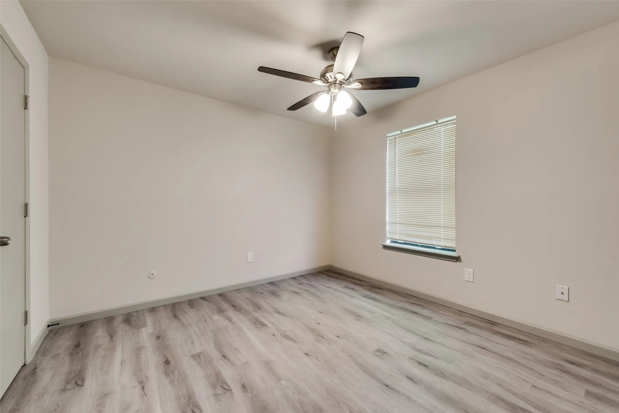 Single Family Residence For Rent in Tarrant County , 7021 Lincolnshire Lane, North Richland Hills, Texas 76182, 3 Bedroom, 2 Bathroom, 1 Garage spaces, 1,413 Sqft, built in 1978, mls#21404858, Real Estate Agent in North Richland Hills, Homes For Rent in Tarrant county, Homes For Rent in North Richland Hills, Realtor in North Richland Hills Texas, Real Estate Brokerage Independent Realty Texas, Luminita Cordes Realtor