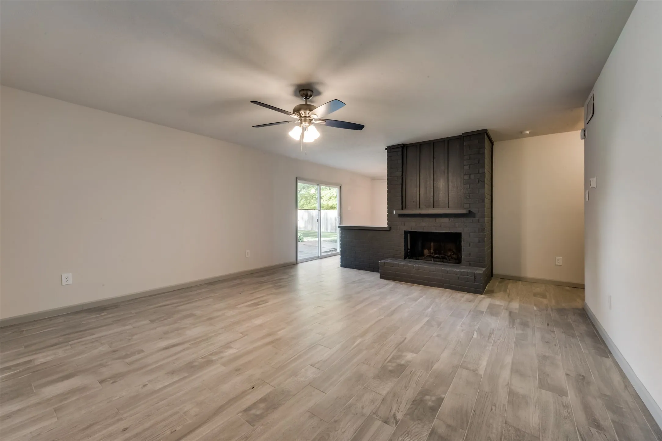 Single Family Residence For Rent in Tarrant County , 7021 Lincolnshire Lane, North Richland Hills, Texas 76182, 3 Bedroom, 2 Bathroom, 1 Garage spaces, 1,413 Sqft, built in 1978, mls#21404858, Real Estate Agent in North Richland Hills, Homes For Rent in Tarrant county, Homes For Rent in North Richland Hills, Realtor in North Richland Hills Texas, Real Estate Brokerage Independent Realty Texas, Luminita Cordes Realtor