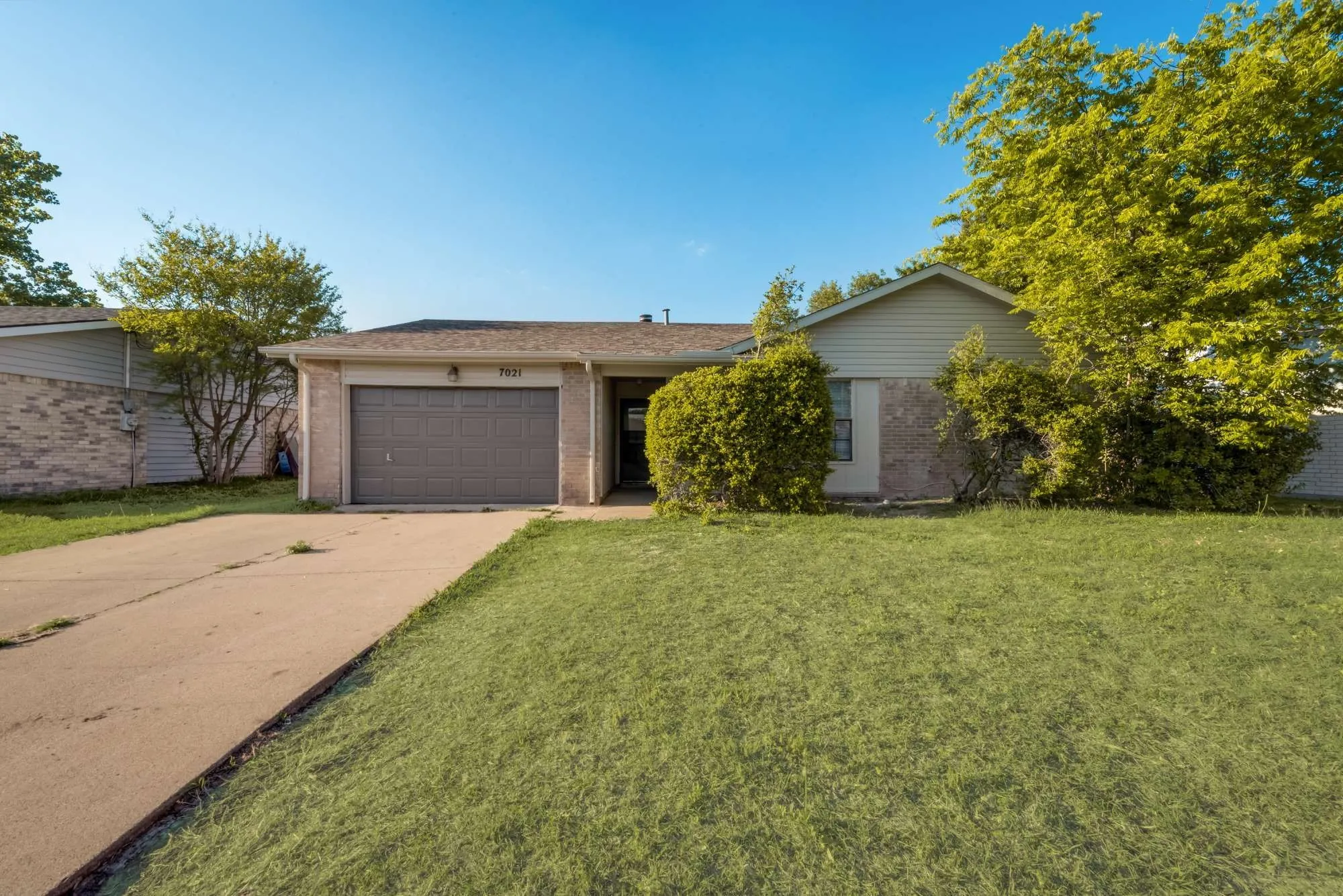 Single Family Residence For Rent in Tarrant County , 7021 Lincolnshire Lane, North Richland Hills, Texas 76182, 3 Bedroom, 2 Bathroom, 1 Garage spaces, 1,413 Sqft, built in 1978, mls#21404858, Real Estate Agent in North Richland Hills, Homes For Rent in Tarrant county, Homes For Rent in North Richland Hills, Realtor in North Richland Hills Texas, Real Estate Brokerage Independent Realty Texas, Luminita Cordes Realtor