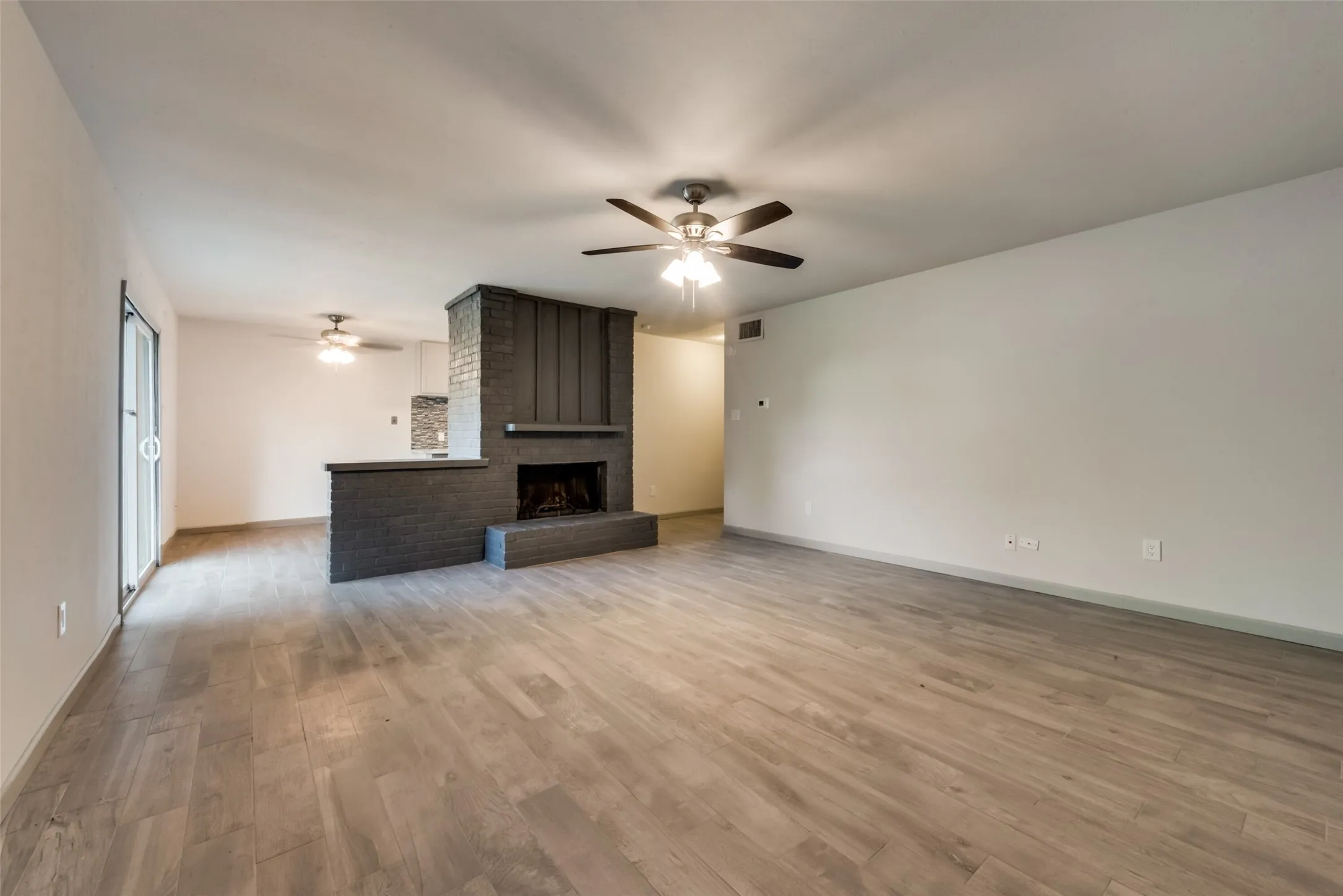Single Family Residence For Rent in Tarrant County , 7021 Lincolnshire Lane, North Richland Hills, Texas 76182, 3 Bedroom, 2 Bathroom, 1 Garage spaces, 1,413 Sqft, built in 1978, mls#21404858, Real Estate Agent in North Richland Hills, Homes For Rent in Tarrant county, Homes For Rent in North Richland Hills, Realtor in North Richland Hills Texas, Real Estate Brokerage Independent Realty Texas, Luminita Cordes Realtor