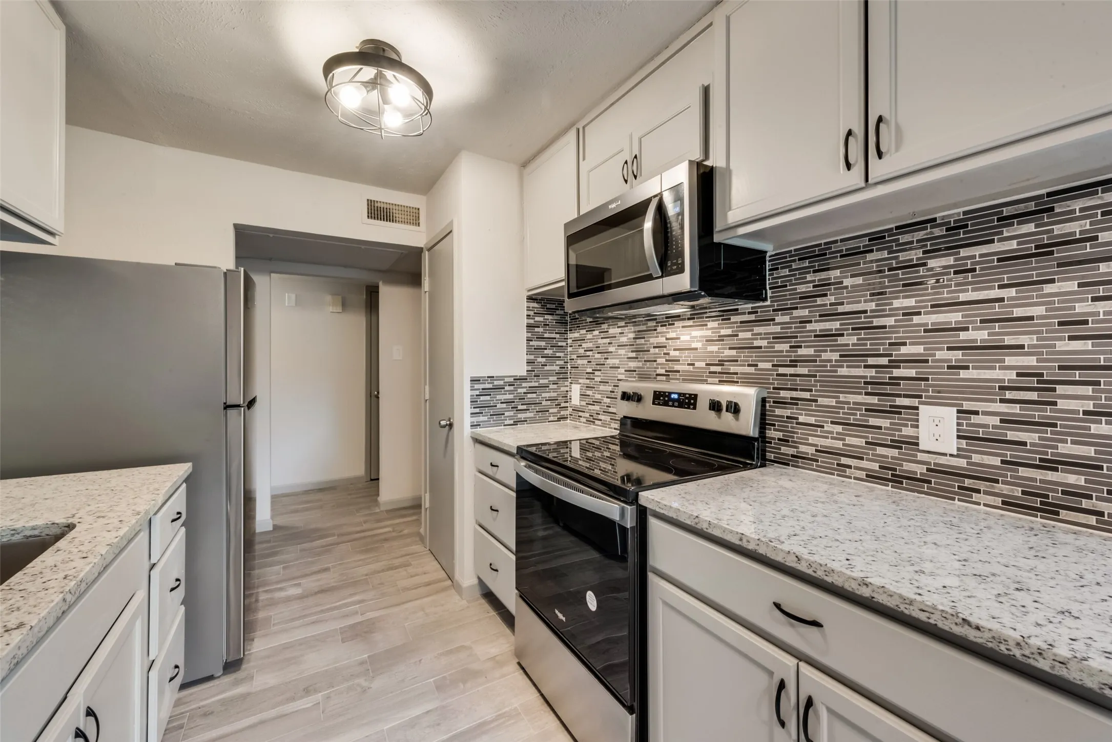 Single Family Residence For Rent in Tarrant County , 7021 Lincolnshire Lane, North Richland Hills, Texas 76182, 3 Bedroom, 2 Bathroom, 1 Garage spaces, 1,413 Sqft, built in 1978, mls#21404858, Real Estate Agent in North Richland Hills, Homes For Rent in Tarrant county, Homes For Rent in North Richland Hills, Realtor in North Richland Hills Texas, Real Estate Brokerage Independent Realty Texas, Luminita Cordes Realtor