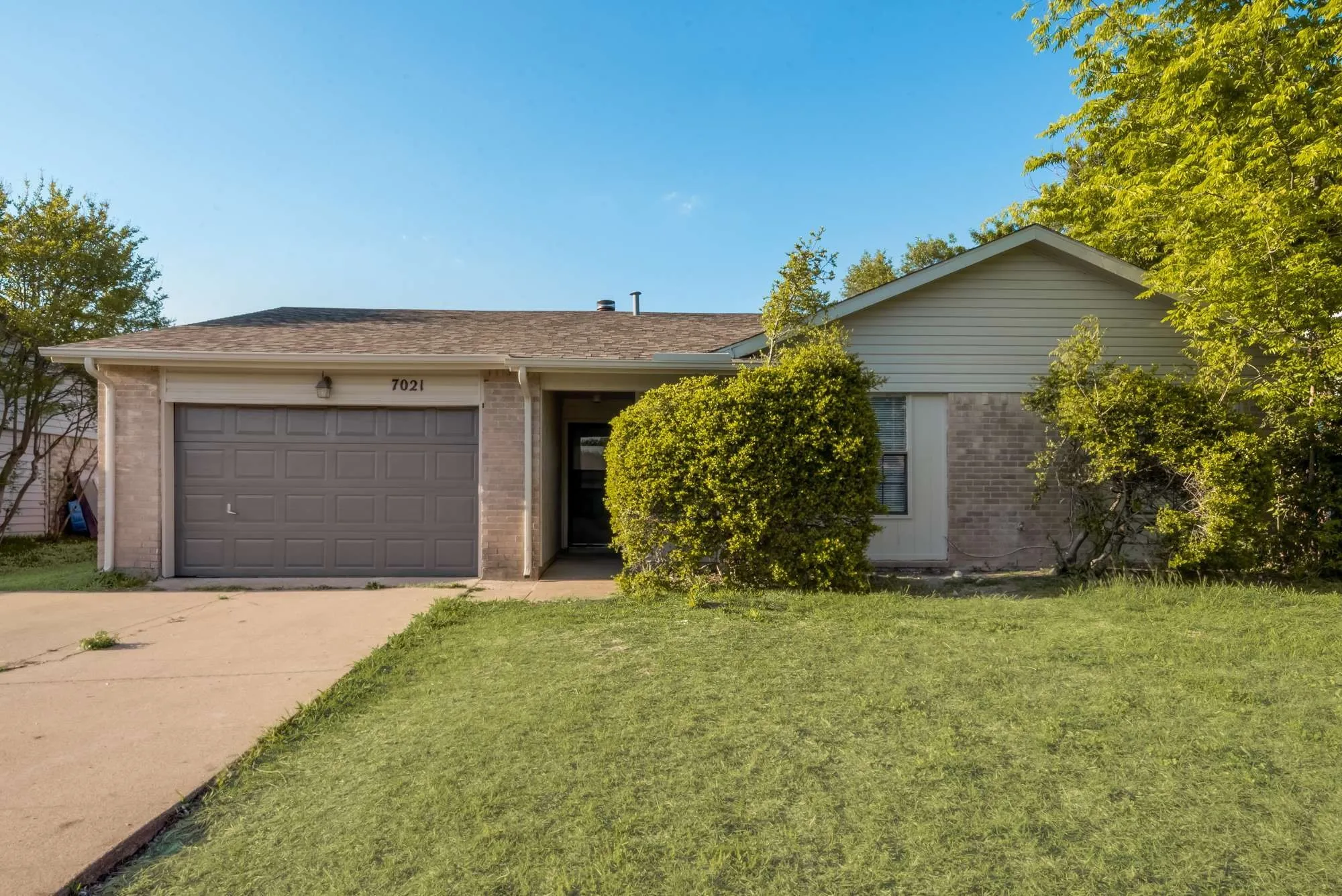 Single Family Residence For Rent in Tarrant County , 7021 Lincolnshire Lane, North Richland Hills, Texas 76182, 3 Bedroom, 2 Bathroom, 1 Garage spaces, 1,413 Sqft, built in 1978, mls#21404858, Real Estate Agent in North Richland Hills, Homes For Rent in Tarrant county, Homes For Rent in North Richland Hills, Realtor in North Richland Hills Texas, Real Estate Brokerage Independent Realty Texas, Luminita Cordes Realtor