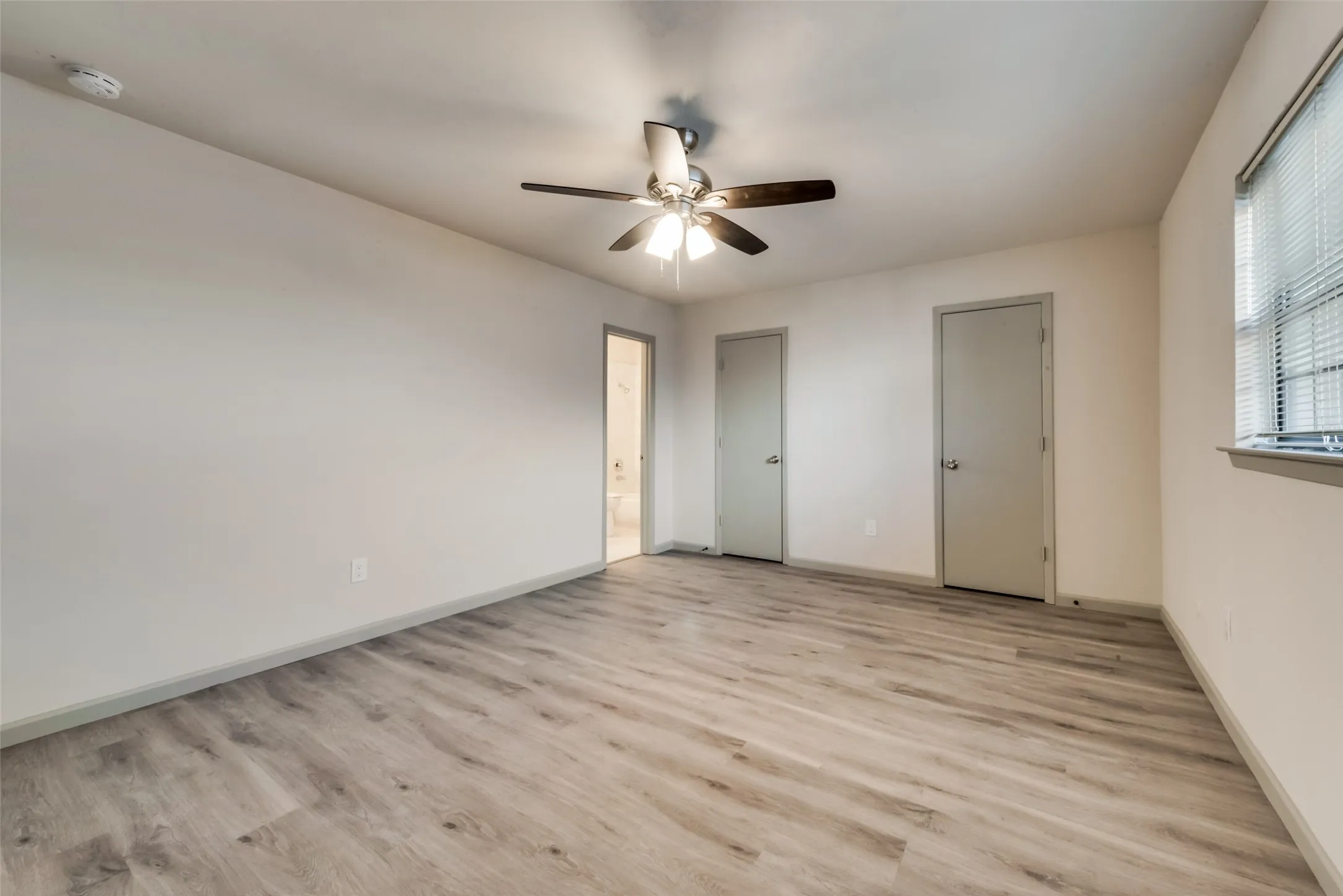 Single Family Residence For Rent in Tarrant County , 7021 Lincolnshire Lane, North Richland Hills, Texas 76182, 3 Bedroom, 2 Bathroom, 1 Garage spaces, 1,413 Sqft, built in 1978, mls#21404858, Real Estate Agent in North Richland Hills, Homes For Rent in Tarrant county, Homes For Rent in North Richland Hills, Realtor in North Richland Hills Texas, Real Estate Brokerage Independent Realty Texas, Luminita Cordes Realtor