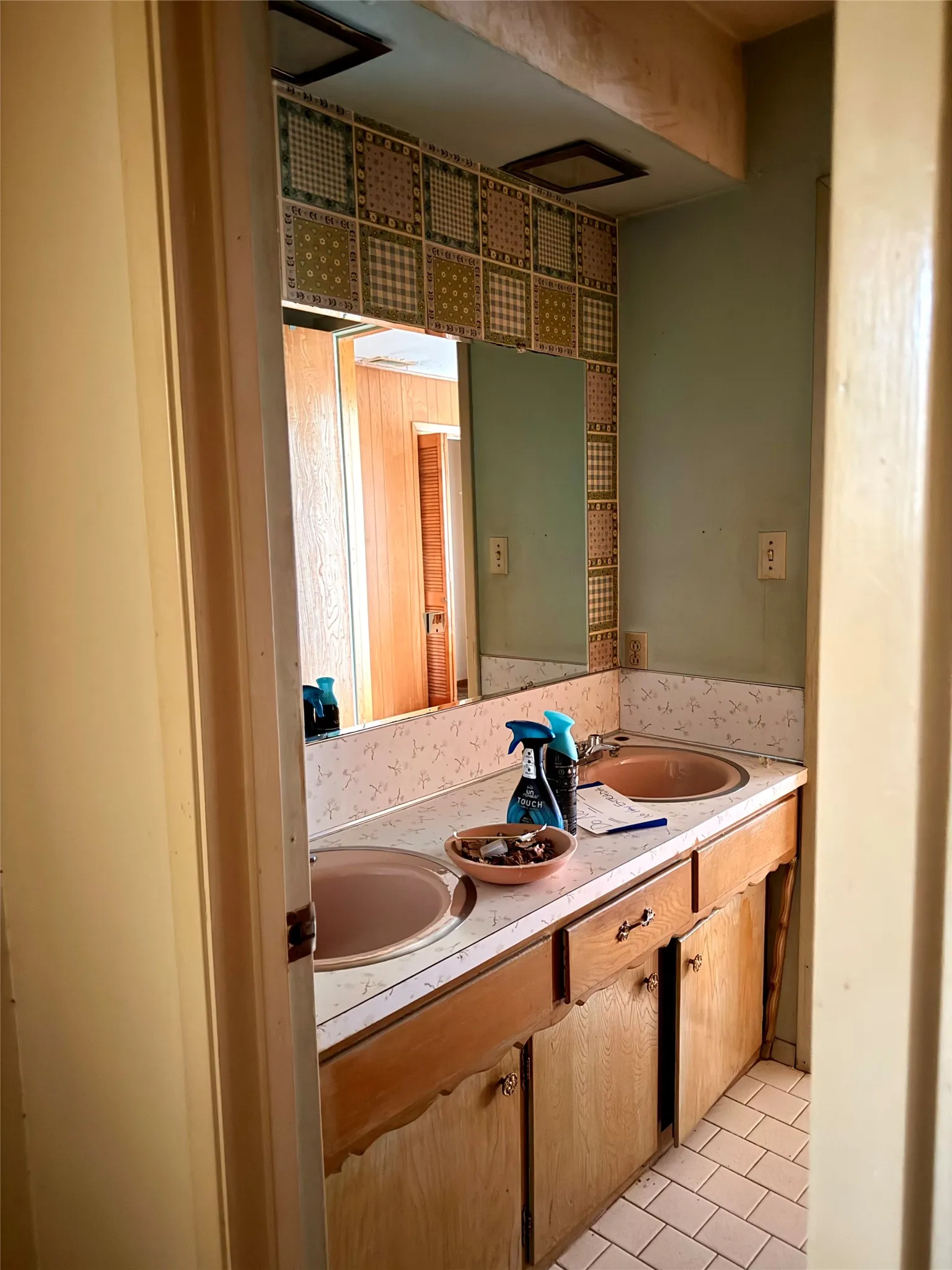 Single Family Residence For Sale in Kaufman County , 813 Circle Drive, Terrell, Texas 75160, 4 Bedroom, 3 Bathroom, 2 Garage spaces, 2,012 Sqft, built in 1963, mls#21404214, Real Estate Agent in Terrell, Homes For Sale in Kaufman county, Homes For Sale in Terrell, Realtor in Terrell Texas, Real Estate Brokerage Independent Realty Texas, Luminita Cordes Realtor