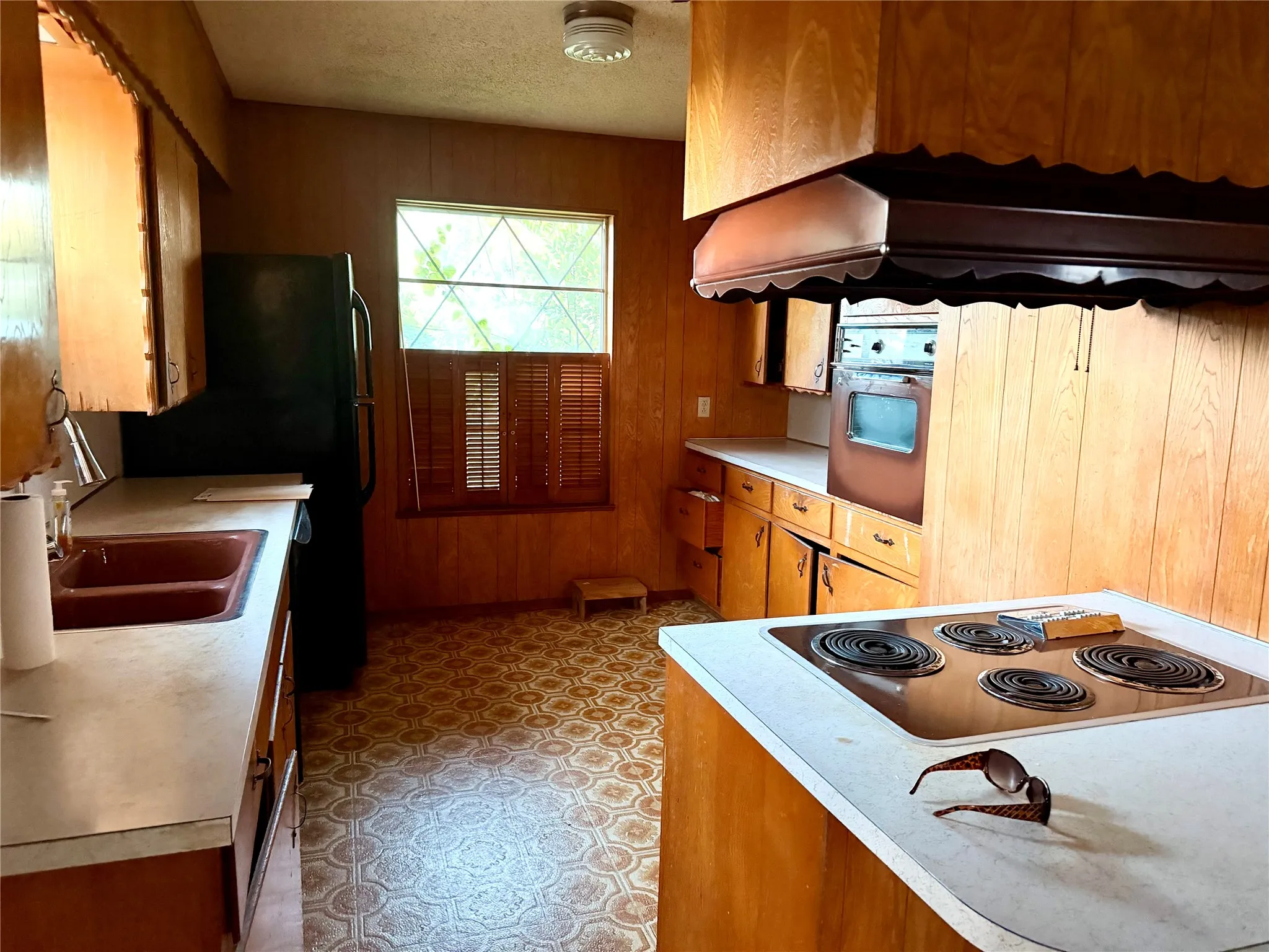 Single Family Residence For Sale in Kaufman County , 813 Circle Drive, Terrell, Texas 75160, 4 Bedroom, 3 Bathroom, 2 Garage spaces, 2,012 Sqft, built in 1963, mls#21404214, Real Estate Agent in Terrell, Homes For Sale in Kaufman county, Homes For Sale in Terrell, Realtor in Terrell Texas, Real Estate Brokerage Independent Realty Texas, Luminita Cordes Realtor