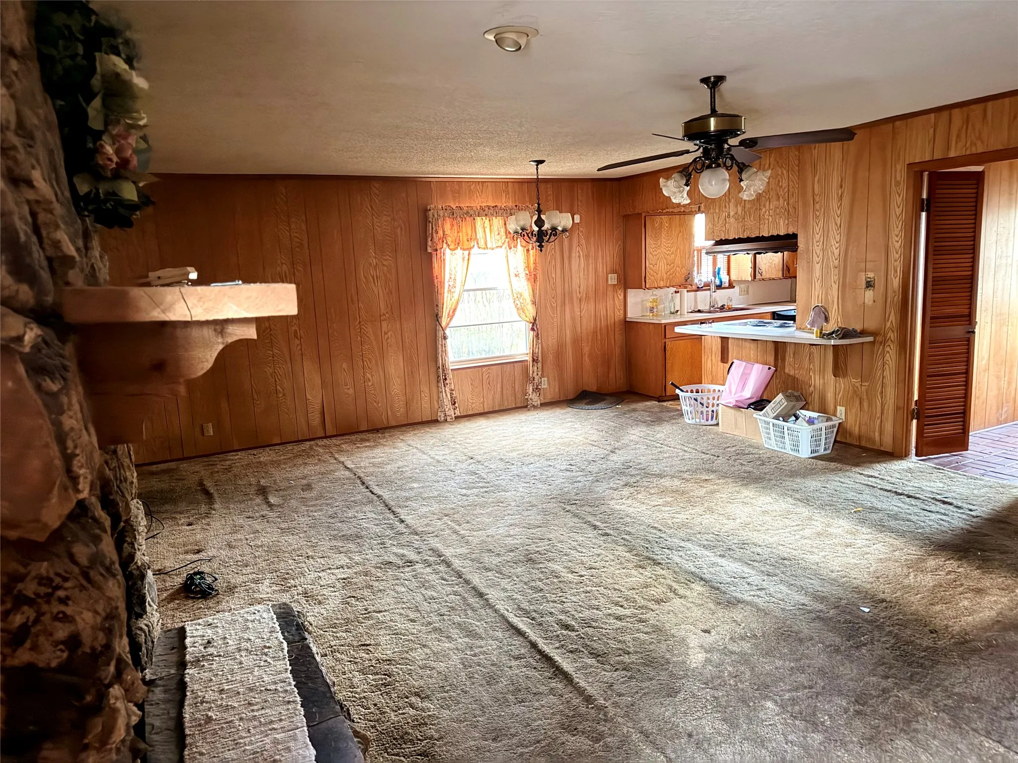 Single Family Residence For Sale in Kaufman County , 813 Circle Drive, Terrell, Texas 75160, 4 Bedroom, 3 Bathroom, 2 Garage spaces, 2,012 Sqft, built in 1963, mls#21404214, Real Estate Agent in Terrell, Homes For Sale in Kaufman county, Homes For Sale in Terrell, Realtor in Terrell Texas, Real Estate Brokerage Independent Realty Texas, Luminita Cordes Realtor