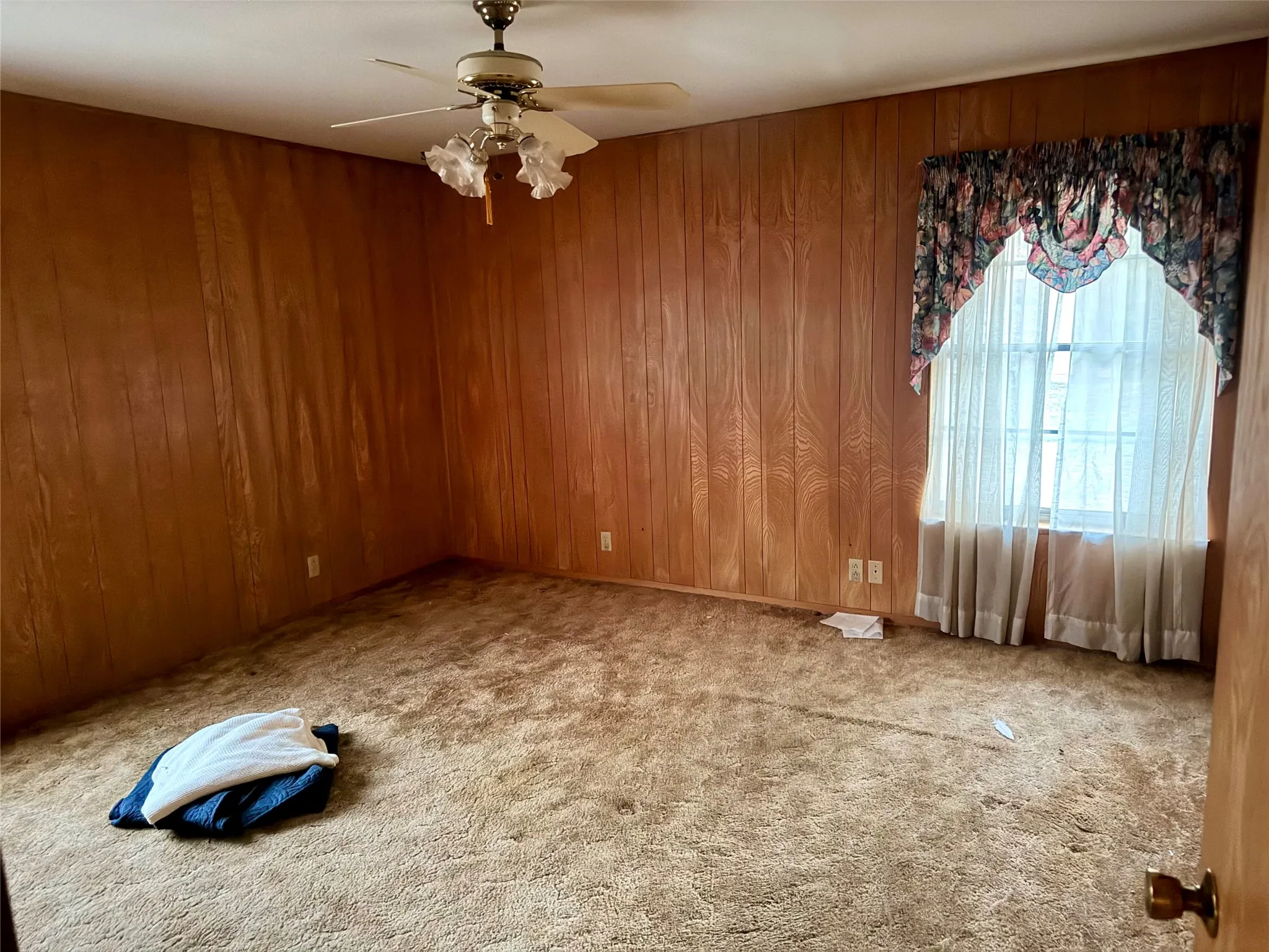 Single Family Residence For Sale in Kaufman County , 813 Circle Drive, Terrell, Texas 75160, 4 Bedroom, 3 Bathroom, 2 Garage spaces, 2,012 Sqft, built in 1963, mls#21404214, Real Estate Agent in Terrell, Homes For Sale in Kaufman county, Homes For Sale in Terrell, Realtor in Terrell Texas, Real Estate Brokerage Independent Realty Texas, Luminita Cordes Realtor