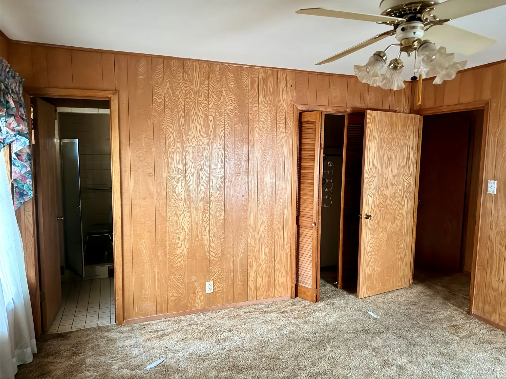 Single Family Residence For Sale in Kaufman County , 813 Circle Drive, Terrell, Texas 75160, 4 Bedroom, 3 Bathroom, 2 Garage spaces, 2,012 Sqft, built in 1963, mls#21404214, Real Estate Agent in Terrell, Homes For Sale in Kaufman county, Homes For Sale in Terrell, Realtor in Terrell Texas, Real Estate Brokerage Independent Realty Texas, Luminita Cordes Realtor