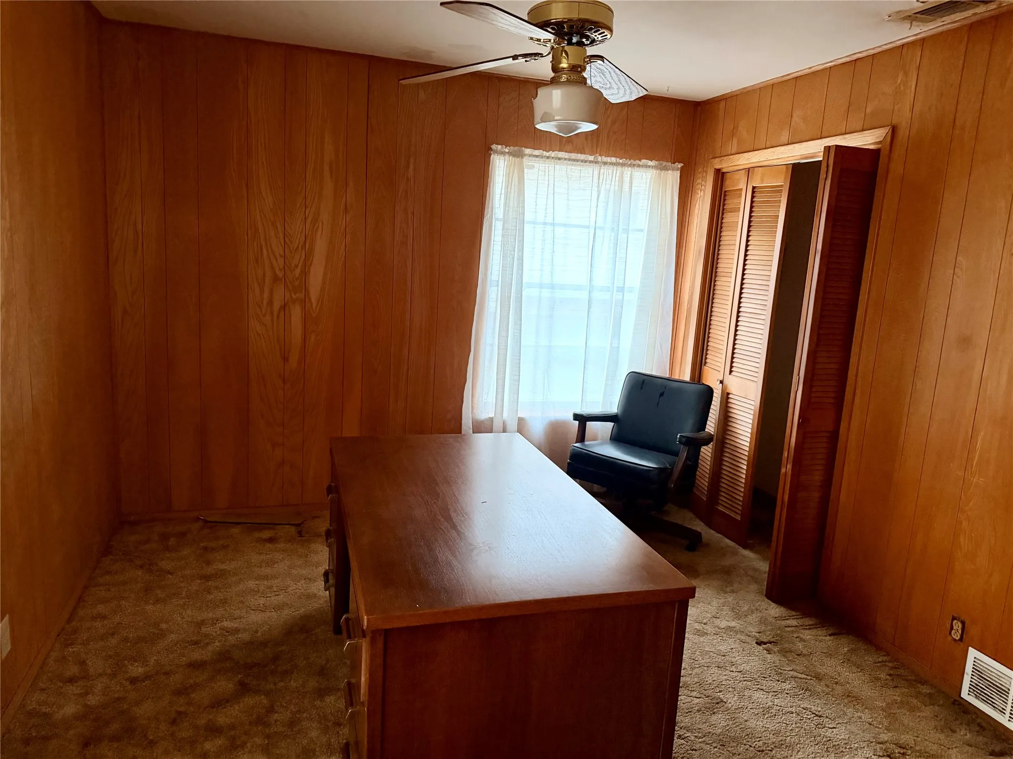 Single Family Residence For Sale in Kaufman County , 813 Circle Drive, Terrell, Texas 75160, 4 Bedroom, 3 Bathroom, 2 Garage spaces, 2,012 Sqft, built in 1963, mls#21404214, Real Estate Agent in Terrell, Homes For Sale in Kaufman county, Homes For Sale in Terrell, Realtor in Terrell Texas, Real Estate Brokerage Independent Realty Texas, Luminita Cordes Realtor