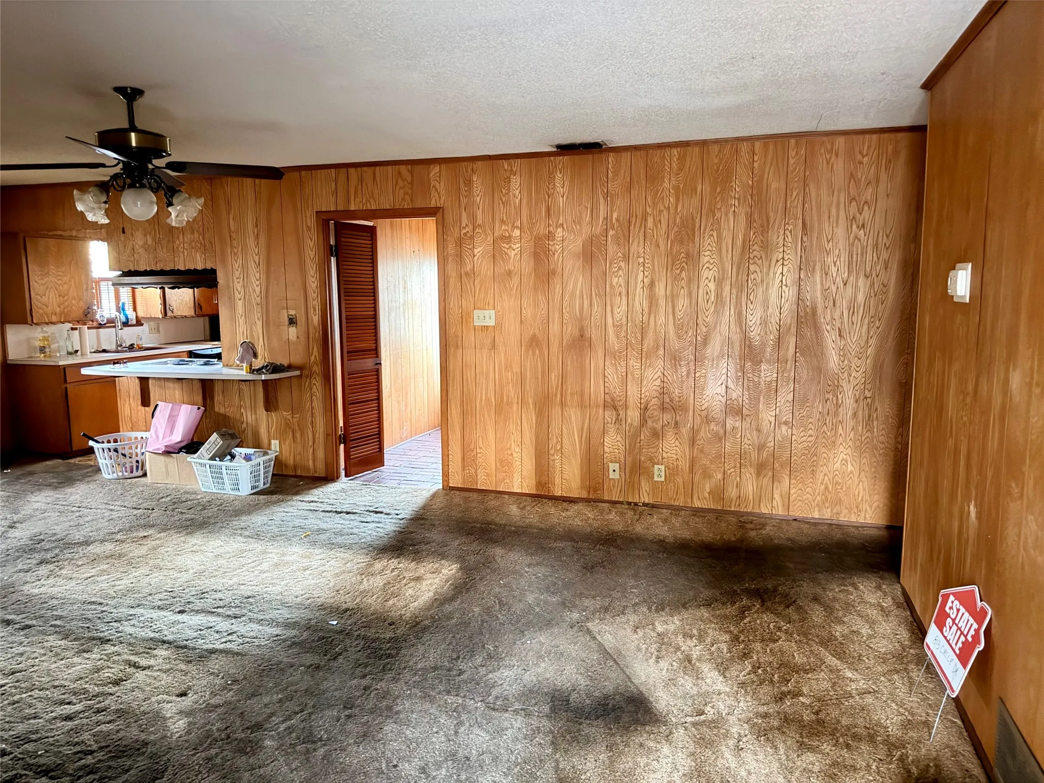 Single Family Residence For Sale in Kaufman County , 813 Circle Drive, Terrell, Texas 75160, 4 Bedroom, 3 Bathroom, 2 Garage spaces, 2,012 Sqft, built in 1963, mls#21404214, Real Estate Agent in Terrell, Homes For Sale in Kaufman county, Homes For Sale in Terrell, Realtor in Terrell Texas, Real Estate Brokerage Independent Realty Texas, Luminita Cordes Realtor