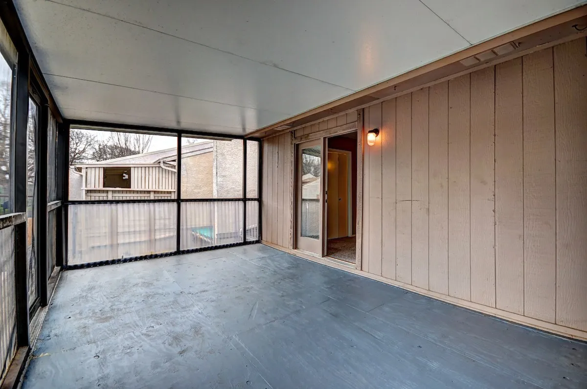 Townhouse For Rent in Dallas County , 707 E Shady Grove Road, Irving, Texas 75060, 2 Bedroom, 2 Bathroom, Garage spaces, 1,550 Sqft, built in 1973, mls#21404812, Real Estate Agent in Irving, Homes For Rent in Dallas county, Homes For Rent in Irving, Realtor in Irving Texas, Real Estate Brokerage Independent Realty Texas, Luminita Cordes Realtor