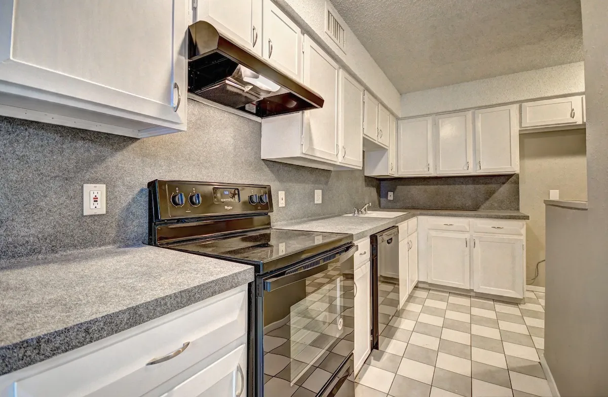 Townhouse For Rent in Dallas County , 707 E Shady Grove Road, Irving, Texas 75060, 2 Bedroom, 2 Bathroom, Garage spaces, 1,550 Sqft, built in 1973, mls#21404812, Real Estate Agent in Irving, Homes For Rent in Dallas county, Homes For Rent in Irving, Realtor in Irving Texas, Real Estate Brokerage Independent Realty Texas, Luminita Cordes Realtor