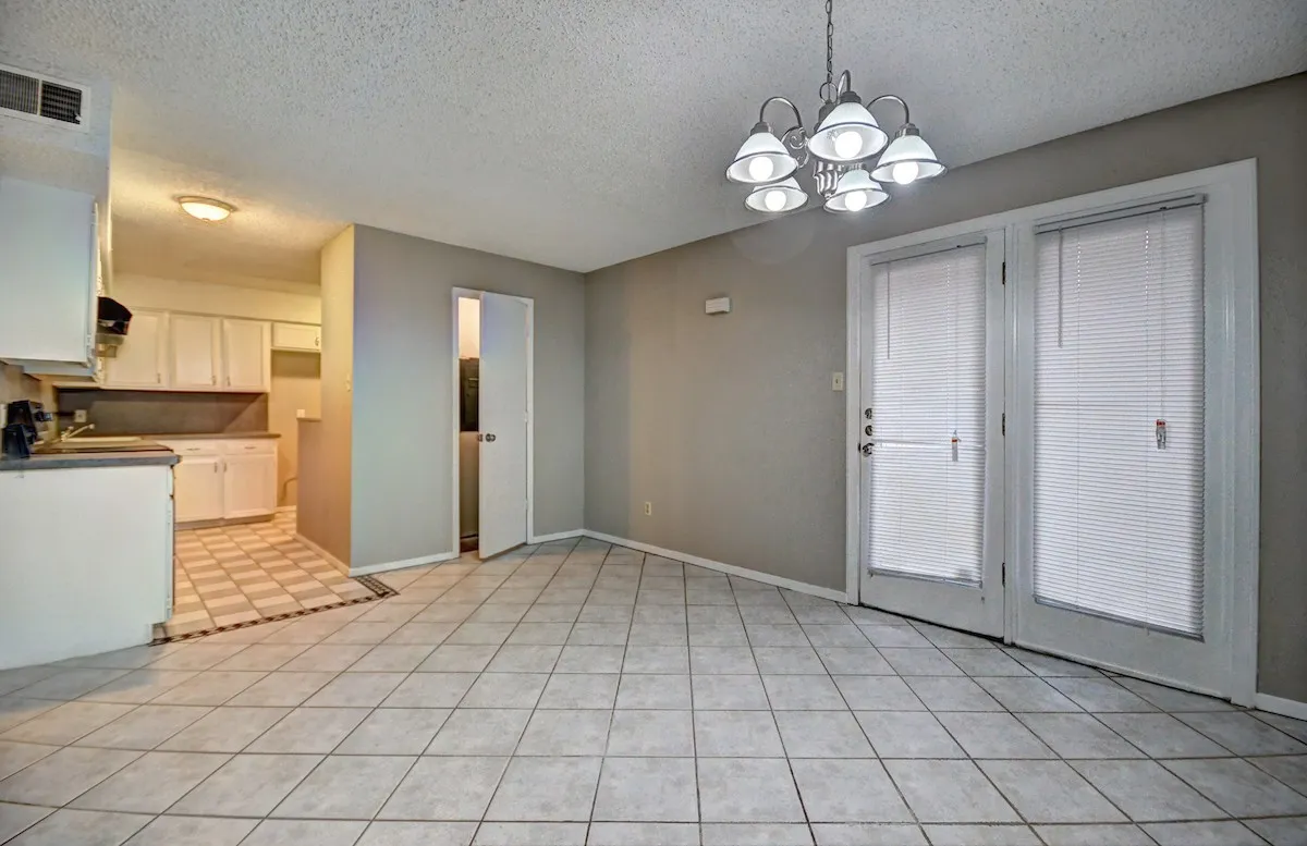 Townhouse For Rent in Dallas County , 707 E Shady Grove Road, Irving, Texas 75060, 2 Bedroom, 2 Bathroom, Garage spaces, 1,550 Sqft, built in 1973, mls#21404812, Real Estate Agent in Irving, Homes For Rent in Dallas county, Homes For Rent in Irving, Realtor in Irving Texas, Real Estate Brokerage Independent Realty Texas, Luminita Cordes Realtor