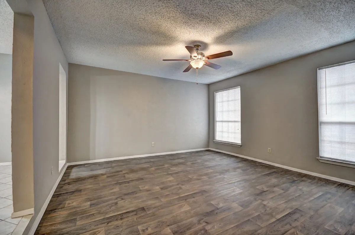 Townhouse For Rent in Dallas County , 707 E Shady Grove Road, Irving, Texas 75060, 2 Bedroom, 2 Bathroom, Garage spaces, 1,550 Sqft, built in 1973, mls#21404812, Real Estate Agent in Irving, Homes For Rent in Dallas county, Homes For Rent in Irving, Realtor in Irving Texas, Real Estate Brokerage Independent Realty Texas, Luminita Cordes Realtor