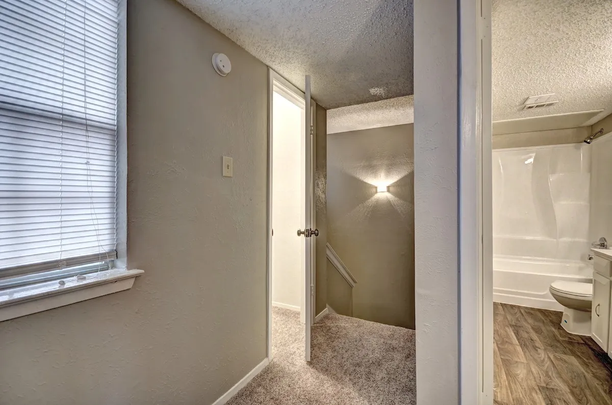 Townhouse For Rent in Dallas County , 707 E Shady Grove Road, Irving, Texas 75060, 2 Bedroom, 2 Bathroom, Garage spaces, 1,550 Sqft, built in 1973, mls#21404812, Real Estate Agent in Irving, Homes For Rent in Dallas county, Homes For Rent in Irving, Realtor in Irving Texas, Real Estate Brokerage Independent Realty Texas, Luminita Cordes Realtor