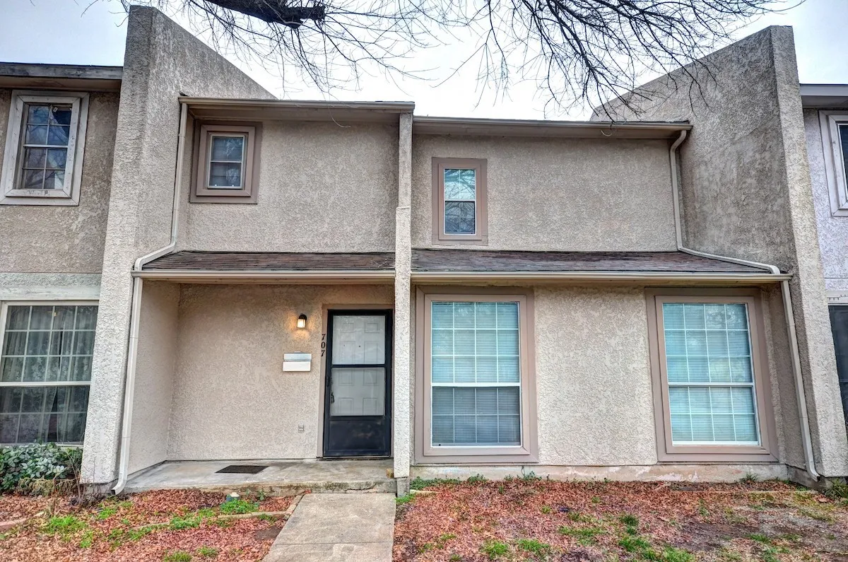 Townhouse For Rent in Dallas County , 707 E Shady Grove Road, Irving, Texas 75060, 2 Bedroom, 2 Bathroom, Garage spaces, 1,550 Sqft, built in 1973, mls#21404812, Real Estate Agent in Irving, Homes For Rent in Dallas county, Homes For Rent in Irving, Realtor in Irving Texas, Real Estate Brokerage Independent Realty Texas, Luminita Cordes Realtor