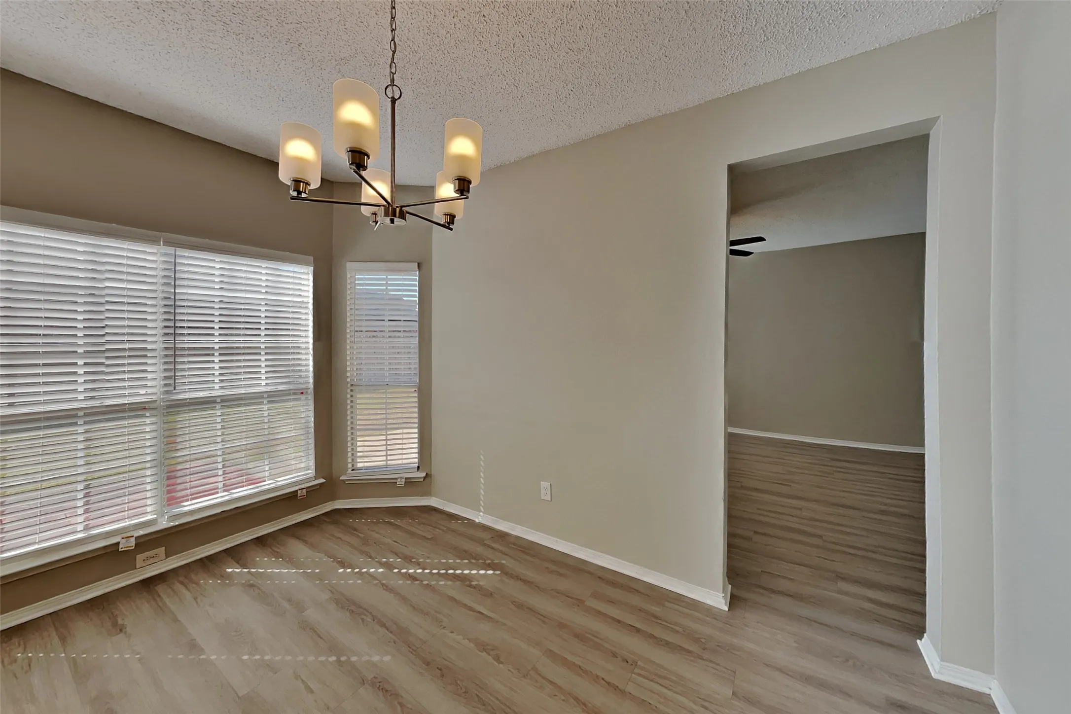 Single Family Residence For Rent in Tarrant County , 7100 Layla Road, Arlington, Texas 76016, 3 Bedroom, 3 Bathroom, 2 Garage spaces, 2,548 Sqft, built in 1990, mls#21406663, Real Estate Agent in Arlington, Homes For Rent in Tarrant county, Homes For Rent in Arlington, Realtor in Arlington Texas, Real Estate Brokerage Independent Realty Texas, Luminita Cordes Realtor