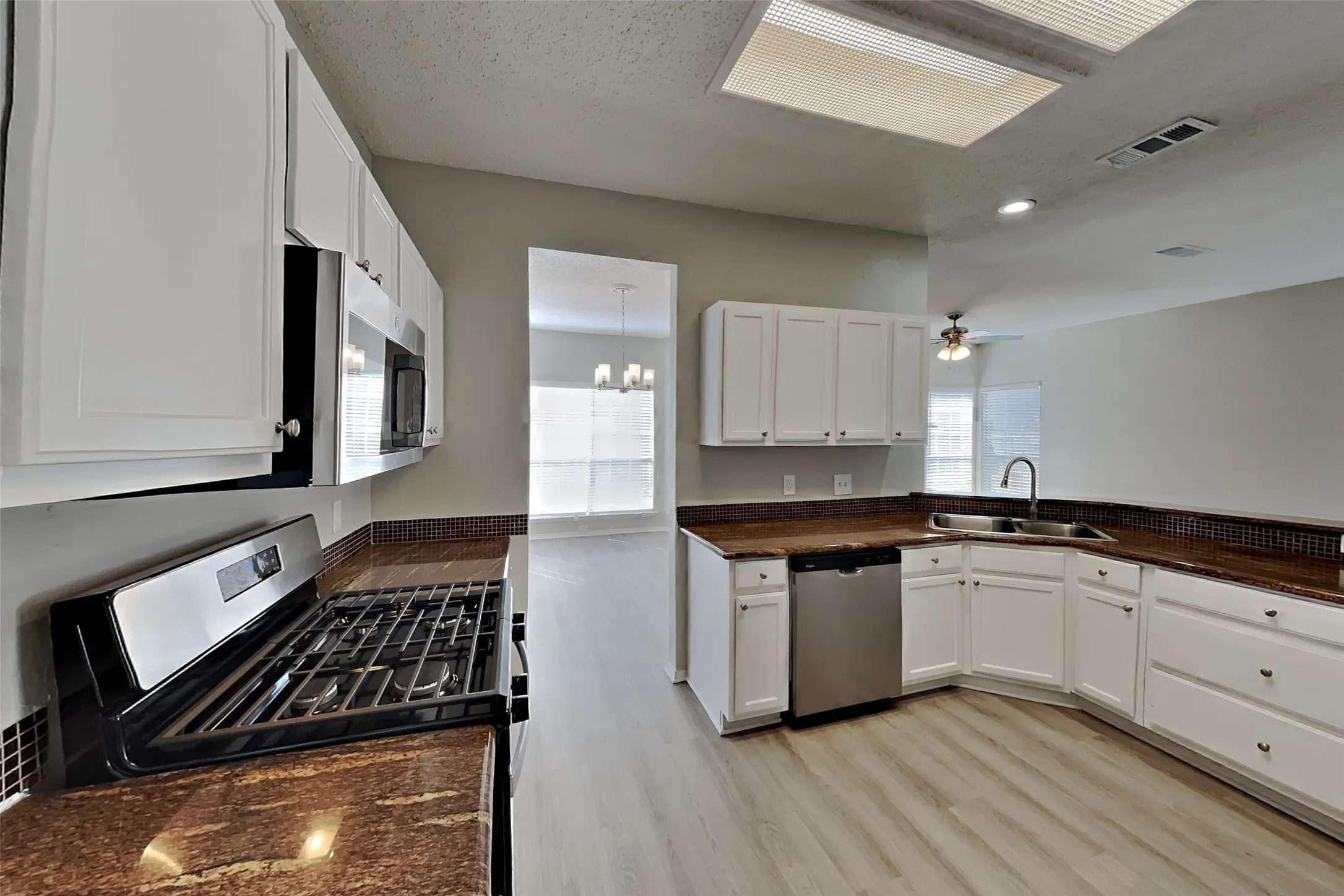 Single Family Residence For Rent in Tarrant County , 7100 Layla Road, Arlington, Texas 76016, 3 Bedroom, 3 Bathroom, 2 Garage spaces, 2,548 Sqft, built in 1990, mls#21406663, Real Estate Agent in Arlington, Homes For Rent in Tarrant county, Homes For Rent in Arlington, Realtor in Arlington Texas, Real Estate Brokerage Independent Realty Texas, Luminita Cordes Realtor