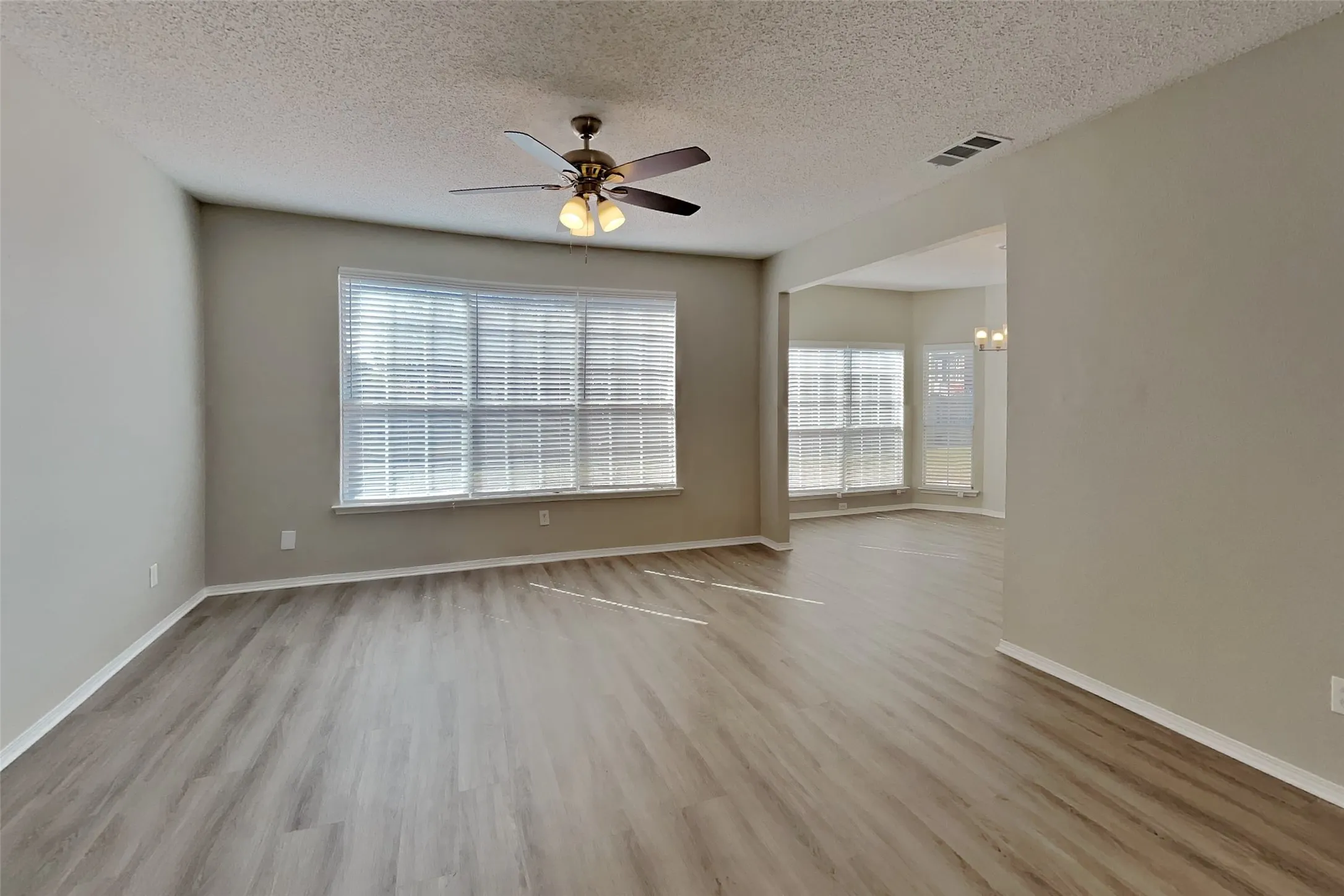 Single Family Residence For Rent in Tarrant County , 7100 Layla Road, Arlington, Texas 76016, 3 Bedroom, 3 Bathroom, 2 Garage spaces, 2,548 Sqft, built in 1990, mls#21406663, Real Estate Agent in Arlington, Homes For Rent in Tarrant county, Homes For Rent in Arlington, Realtor in Arlington Texas, Real Estate Brokerage Independent Realty Texas, Luminita Cordes Realtor