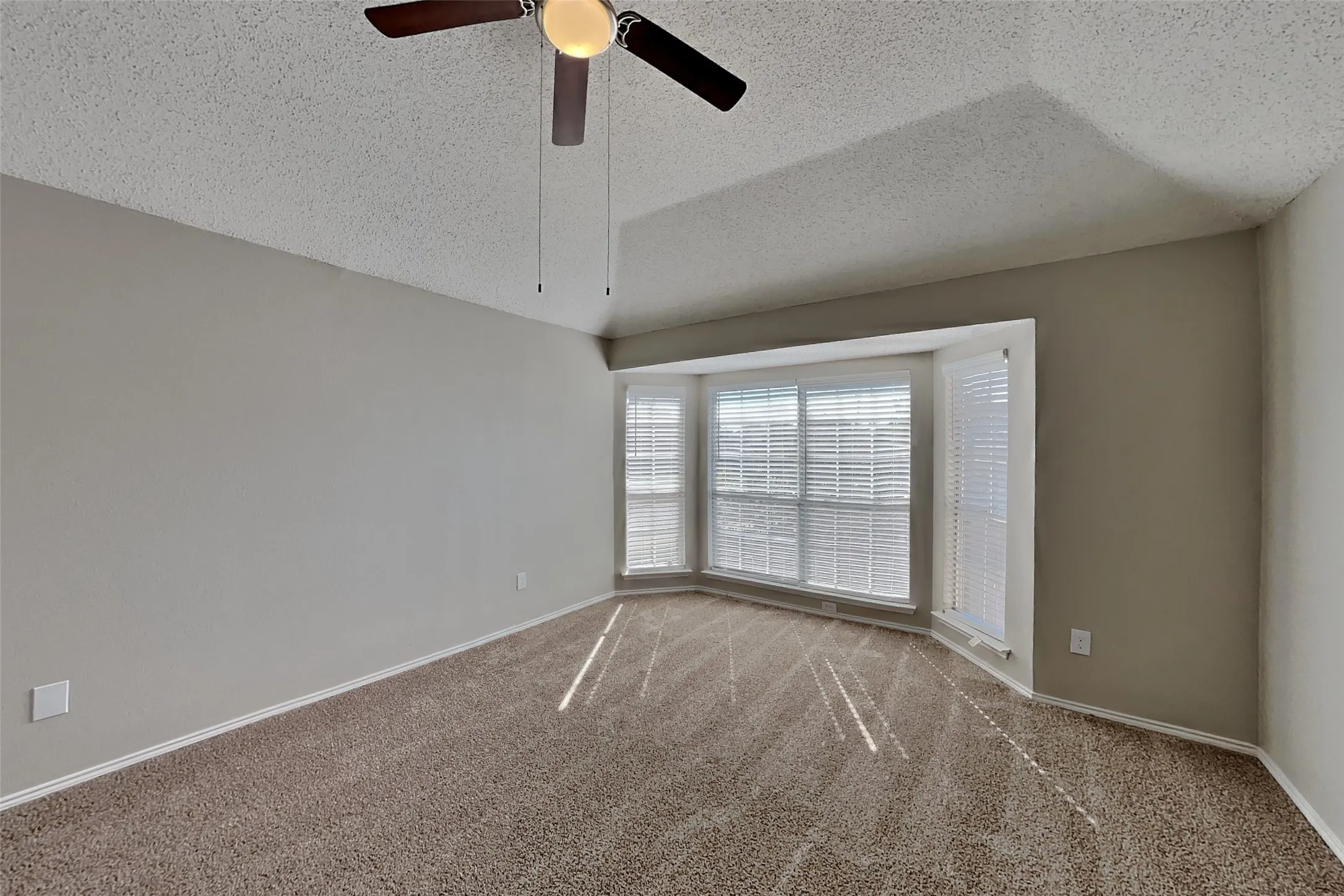 Single Family Residence For Rent in Tarrant County , 7100 Layla Road, Arlington, Texas 76016, 3 Bedroom, 3 Bathroom, 2 Garage spaces, 2,548 Sqft, built in 1990, mls#21406663, Real Estate Agent in Arlington, Homes For Rent in Tarrant county, Homes For Rent in Arlington, Realtor in Arlington Texas, Real Estate Brokerage Independent Realty Texas, Luminita Cordes Realtor