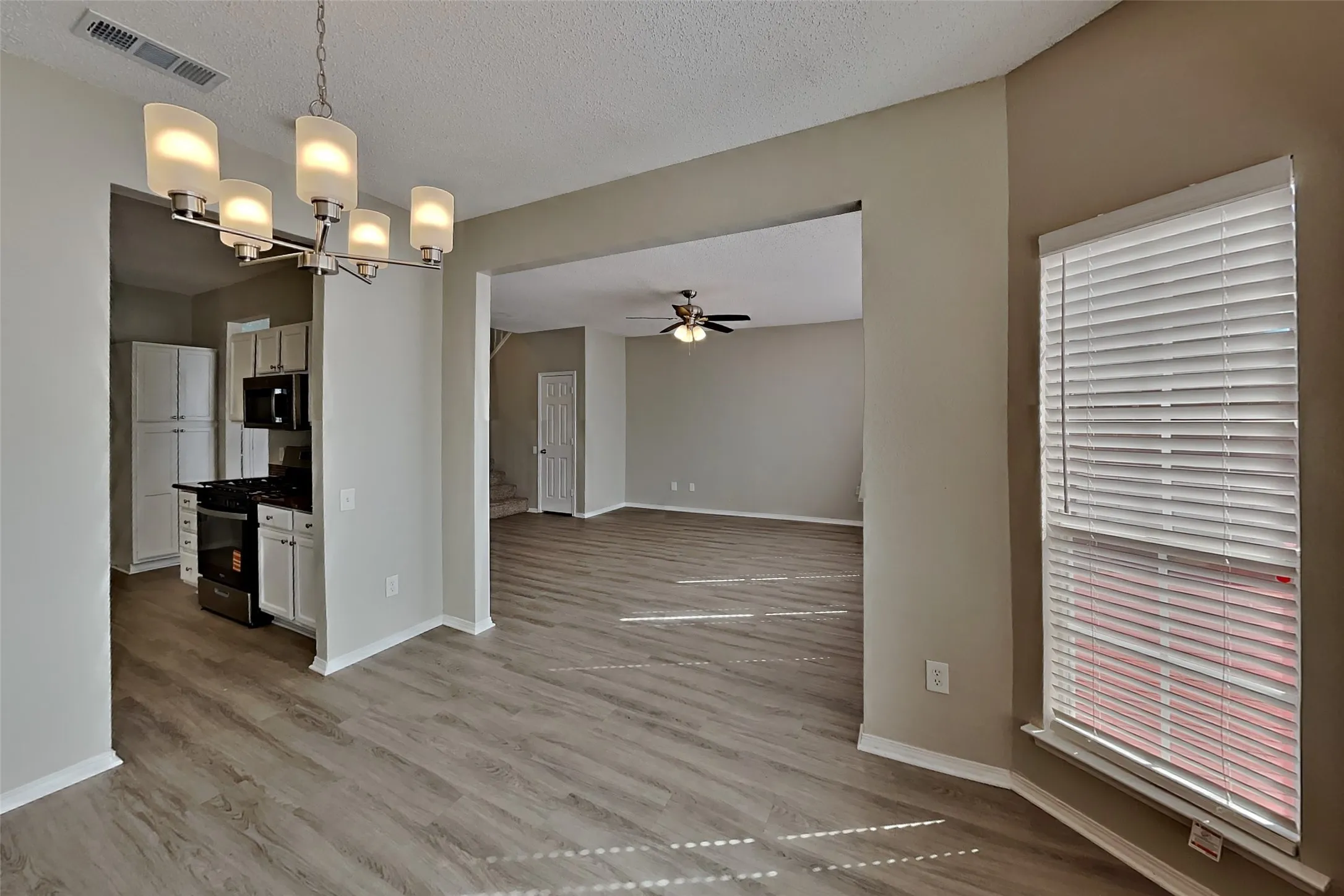 Single Family Residence For Rent in Tarrant County , 7100 Layla Road, Arlington, Texas 76016, 3 Bedroom, 3 Bathroom, 2 Garage spaces, 2,548 Sqft, built in 1990, mls#21406663, Real Estate Agent in Arlington, Homes For Rent in Tarrant county, Homes For Rent in Arlington, Realtor in Arlington Texas, Real Estate Brokerage Independent Realty Texas, Luminita Cordes Realtor