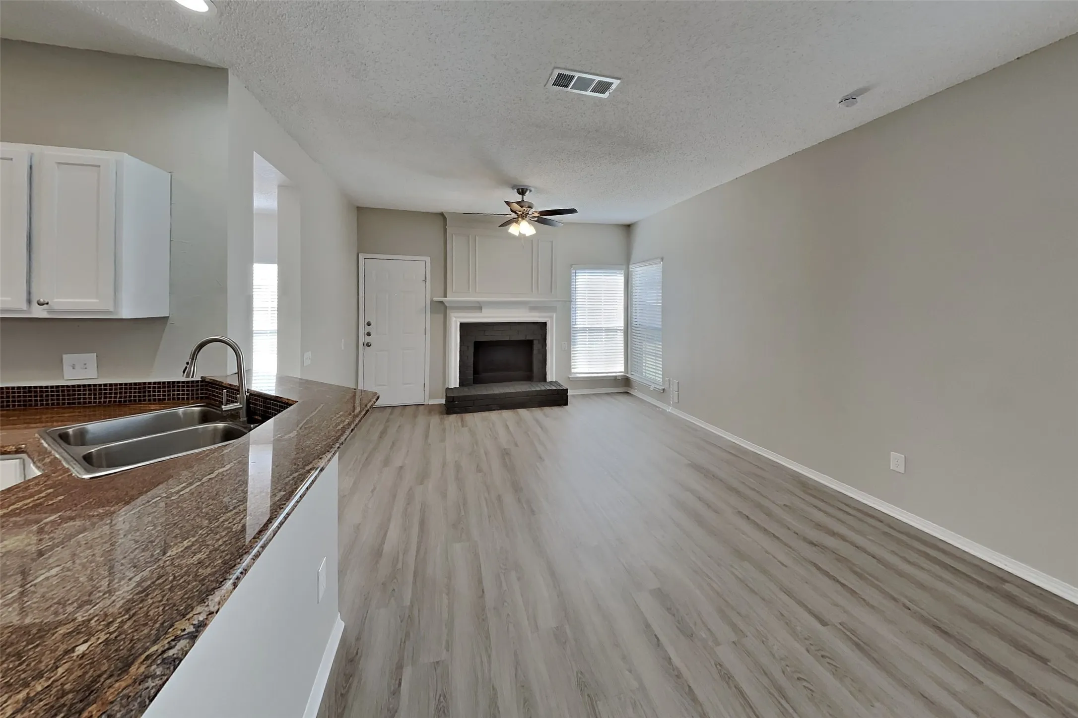 Single Family Residence For Rent in Tarrant County , 7100 Layla Road, Arlington, Texas 76016, 3 Bedroom, 3 Bathroom, 2 Garage spaces, 2,548 Sqft, built in 1990, mls#21406663, Real Estate Agent in Arlington, Homes For Rent in Tarrant county, Homes For Rent in Arlington, Realtor in Arlington Texas, Real Estate Brokerage Independent Realty Texas, Luminita Cordes Realtor