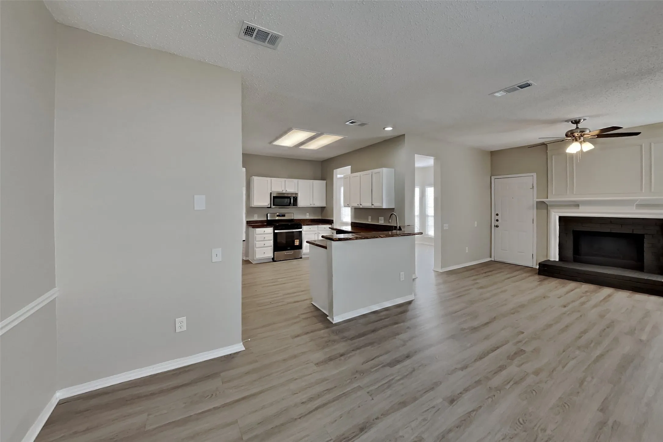 Single Family Residence For Rent in Tarrant County , 7100 Layla Road, Arlington, Texas 76016, 3 Bedroom, 3 Bathroom, 2 Garage spaces, 2,548 Sqft, built in 1990, mls#21406663, Real Estate Agent in Arlington, Homes For Rent in Tarrant county, Homes For Rent in Arlington, Realtor in Arlington Texas, Real Estate Brokerage Independent Realty Texas, Luminita Cordes Realtor