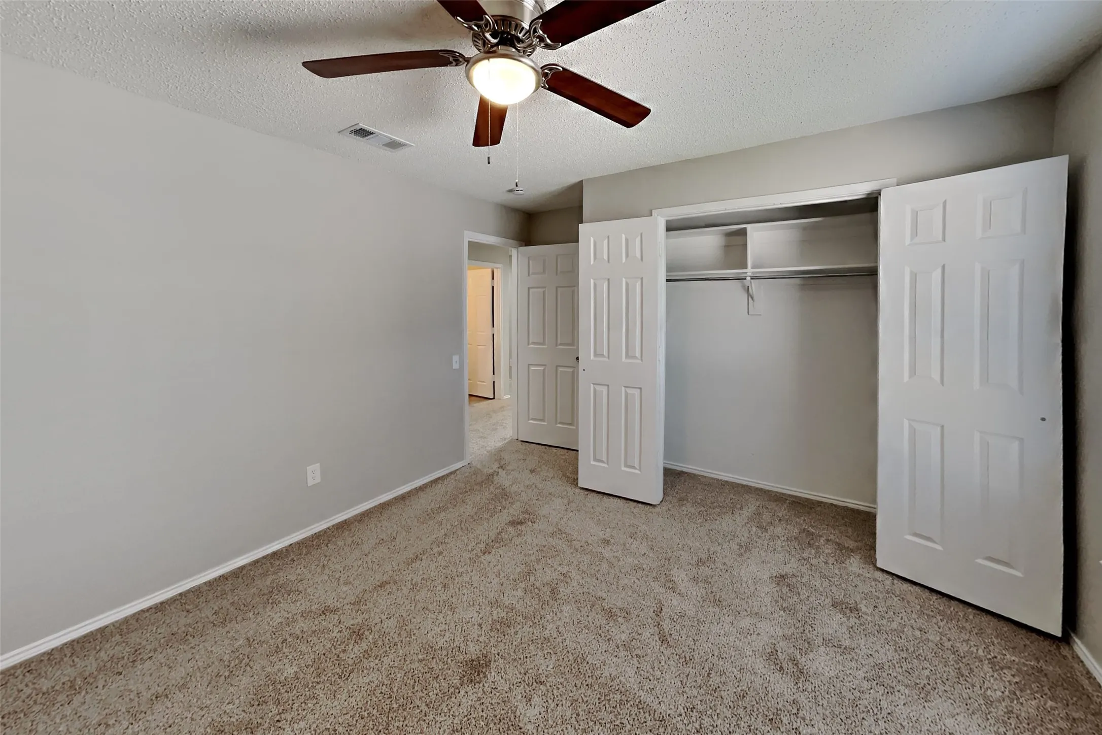 Single Family Residence For Rent in Tarrant County , 7100 Layla Road, Arlington, Texas 76016, 3 Bedroom, 3 Bathroom, 2 Garage spaces, 2,548 Sqft, built in 1990, mls#21406663, Real Estate Agent in Arlington, Homes For Rent in Tarrant county, Homes For Rent in Arlington, Realtor in Arlington Texas, Real Estate Brokerage Independent Realty Texas, Luminita Cordes Realtor