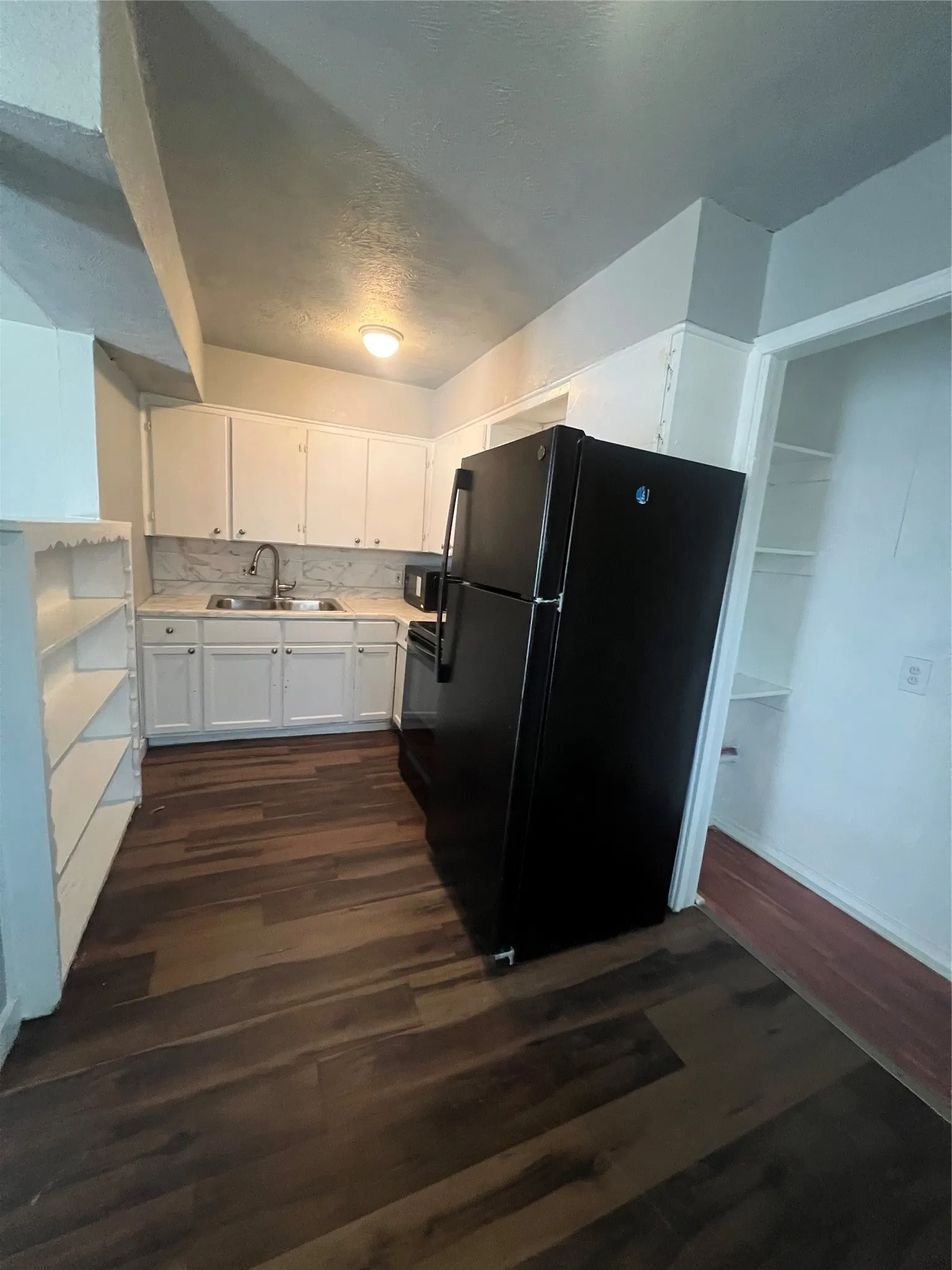 Apartment For Rent in Dallas County , 1417 Bennett Avenue B, Dallas, Texas 75206, 1 Bedroom, 1 Bathroom, Garage spaces, 600 Sqft, built in 1957, mls#21406641, Real Estate Agent in Dallas, Homes For Rent in Dallas county, Homes For Rent in Dallas, Realtor in Dallas Texas, Real Estate Brokerage Independent Realty Texas, Luminita Cordes Realtor