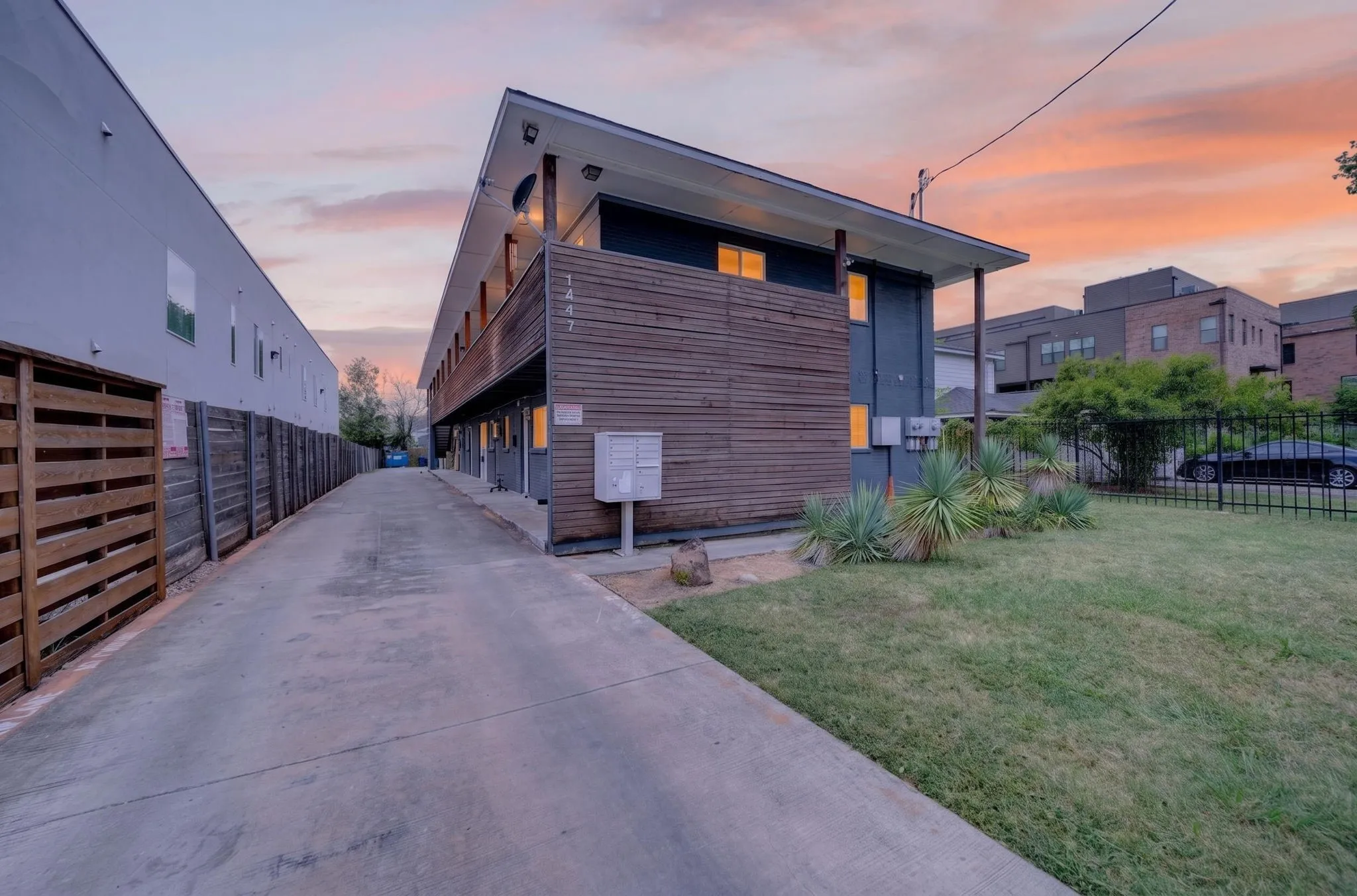 Apartment For Rent in Dallas County , 1417 Bennett Avenue B, Dallas, Texas 75206, 1 Bedroom, 1 Bathroom, Garage spaces, 600 Sqft, built in 1957, mls#21406641, Real Estate Agent in Dallas, Homes For Rent in Dallas county, Homes For Rent in Dallas, Realtor in Dallas Texas, Real Estate Brokerage Independent Realty Texas, Luminita Cordes Realtor