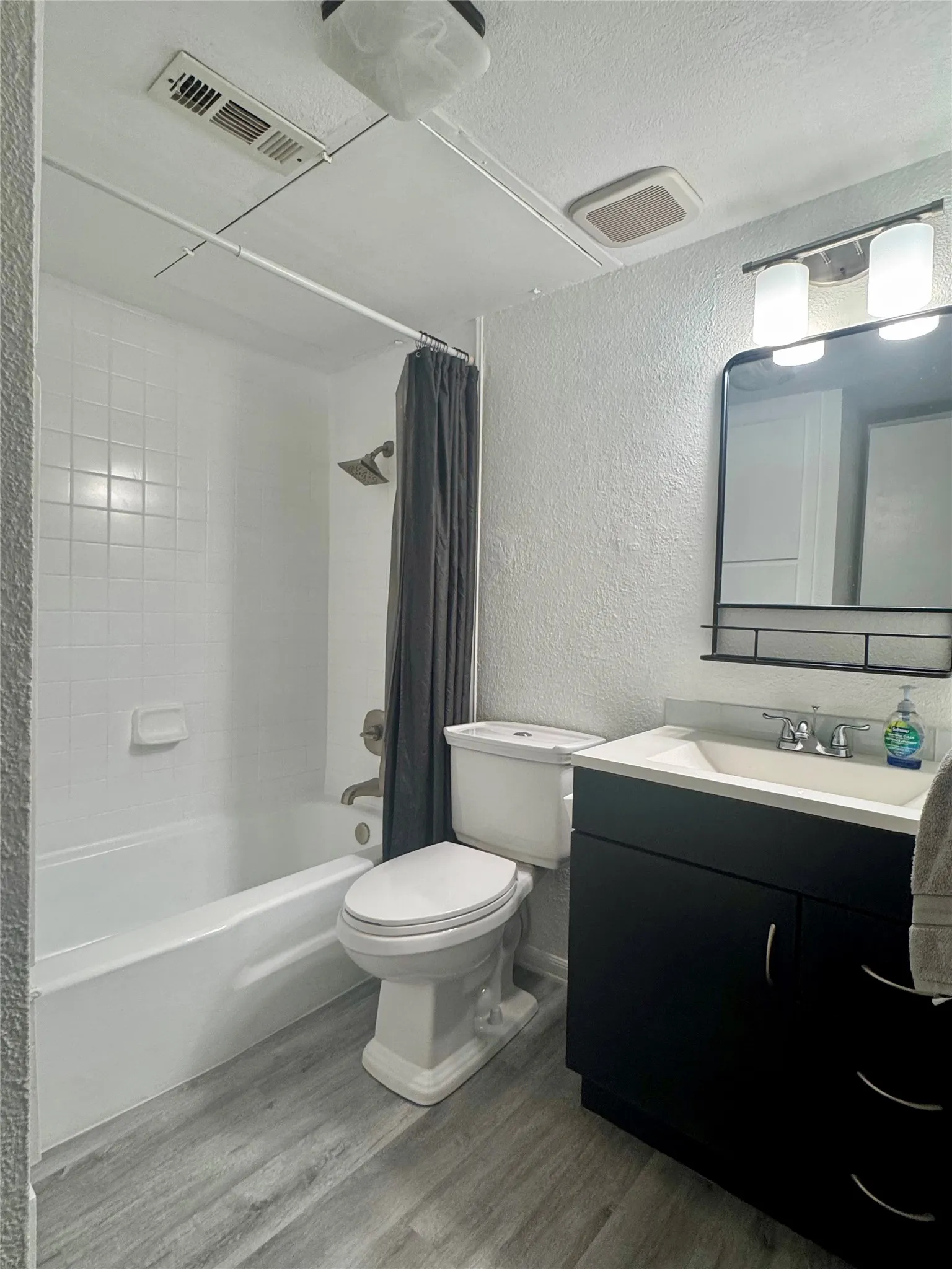 Condominium For Rent in Dallas County , 2805 Rio Branco Street 105G, Farmers Branch, Texas 75234, 2 Bedroom, 2 Bathroom, Garage spaces, 976 Sqft, built in 1970, mls#21402577, Real Estate Agent in Farmers Branch, Homes For Rent in Dallas county, Homes For Rent in Farmers Branch, Realtor in Farmers Branch Texas, Real Estate Brokerage Independent Realty Texas, Luminita Cordes Realtor