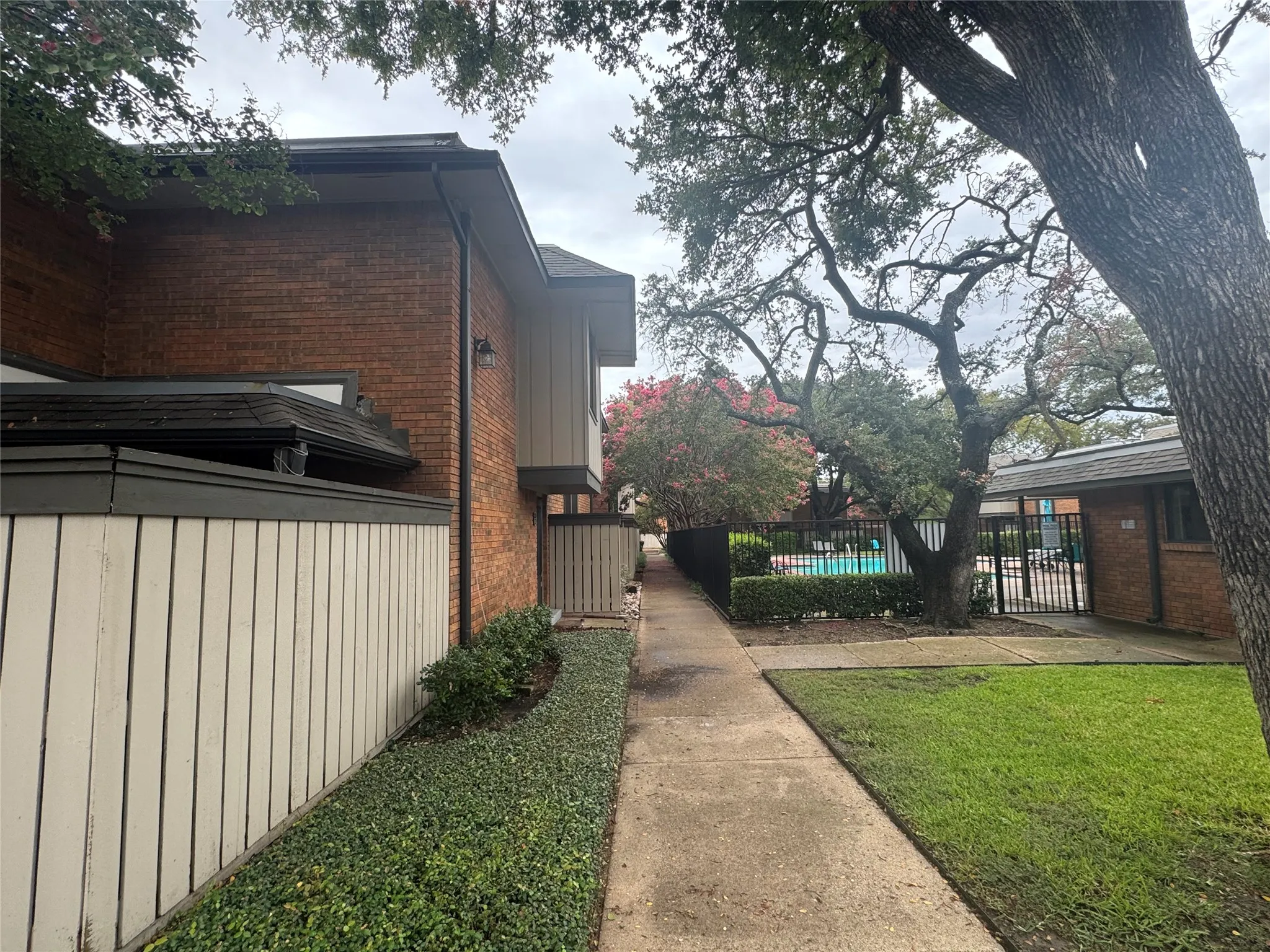 Condominium For Rent in Dallas County , 2805 Rio Branco Street 105G, Farmers Branch, Texas 75234, 2 Bedroom, 2 Bathroom, Garage spaces, 976 Sqft, built in 1970, mls#21402577, Real Estate Agent in Farmers Branch, Homes For Rent in Dallas county, Homes For Rent in Farmers Branch, Realtor in Farmers Branch Texas, Real Estate Brokerage Independent Realty Texas, Luminita Cordes Realtor