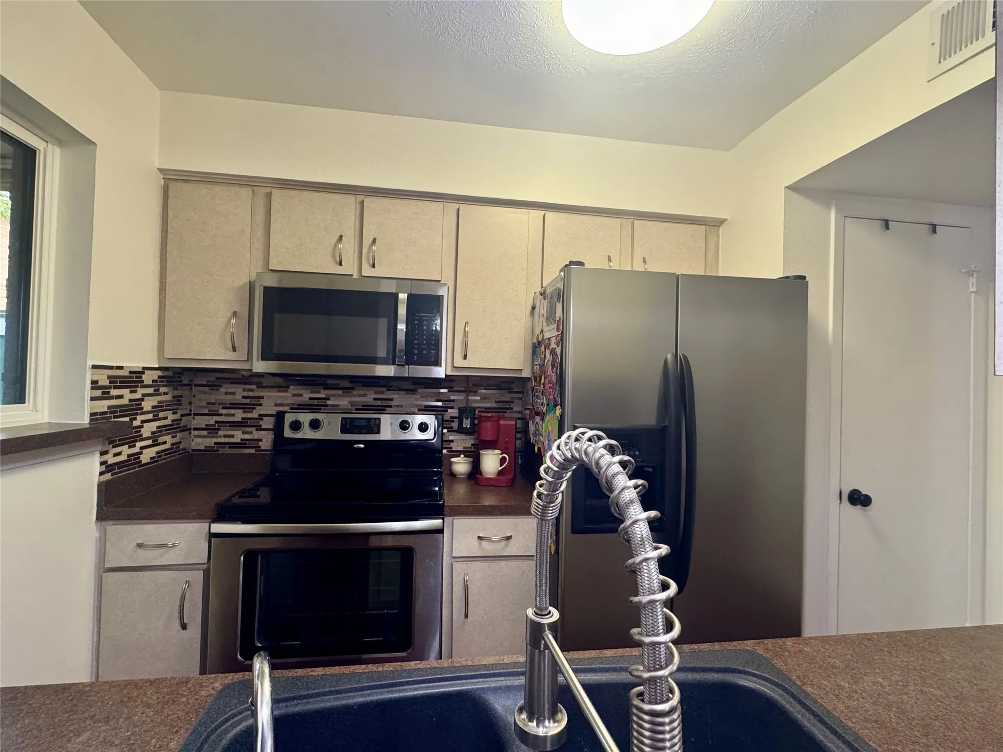 Condominium For Rent in Dallas County , 2805 Rio Branco Street 105G, Farmers Branch, Texas 75234, 2 Bedroom, 2 Bathroom, Garage spaces, 976 Sqft, built in 1970, mls#21402577, Real Estate Agent in Farmers Branch, Homes For Rent in Dallas county, Homes For Rent in Farmers Branch, Realtor in Farmers Branch Texas, Real Estate Brokerage Independent Realty Texas, Luminita Cordes Realtor