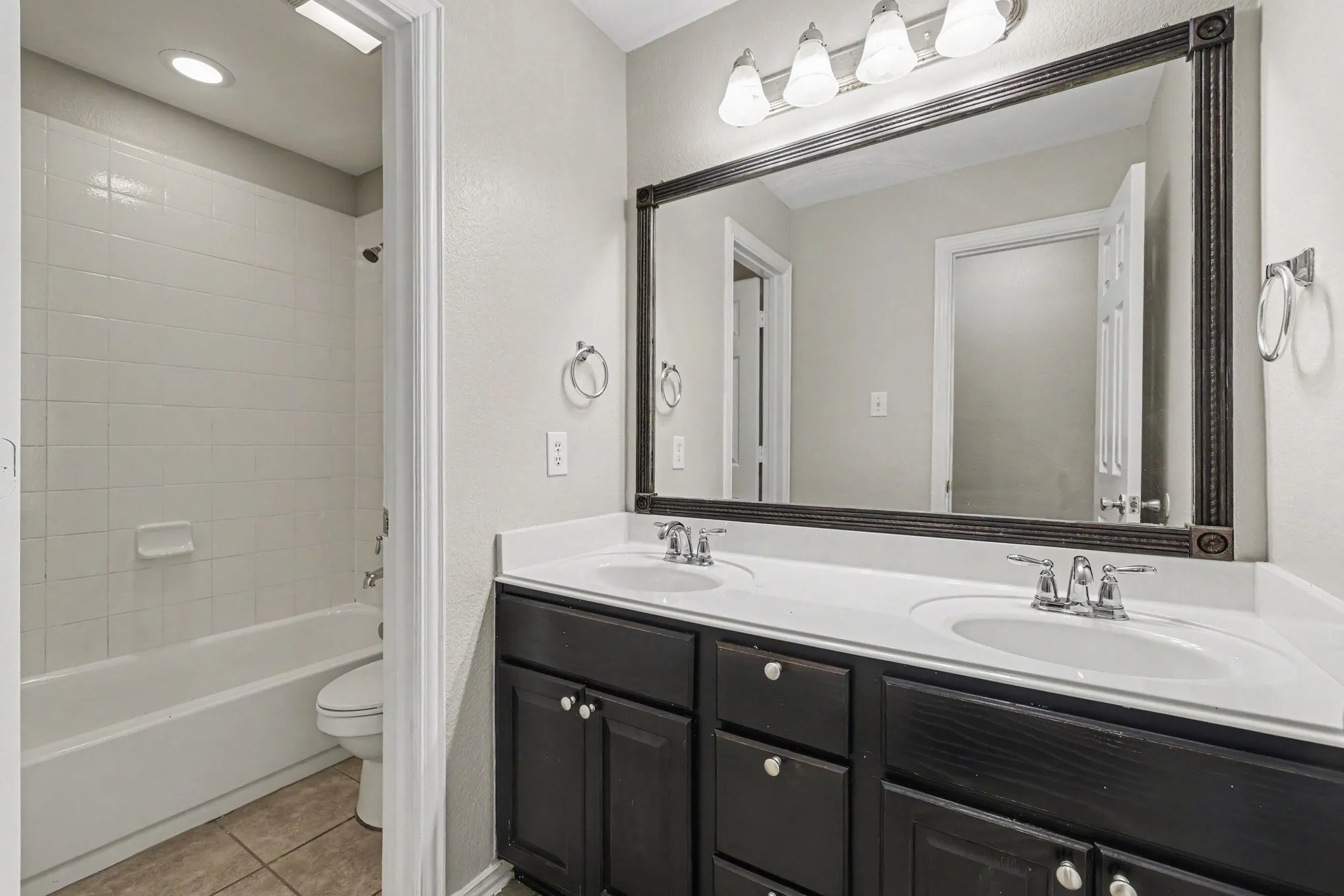Single Family Residence For Sale in Denton County , 1733 Shoebill Drive, Little Elm, Texas 75068, 3 Bedroom, 2 Bathroom, 2 Garage spaces, 2,214 Sqft, built in 2010, mls#21403438, Real Estate Agent in Little Elm, Homes For Sale in Denton county, Homes For Sale in Little Elm, Realtor in Little Elm Texas, Real Estate Brokerage Independent Realty Texas, Luminita Cordes Realtor