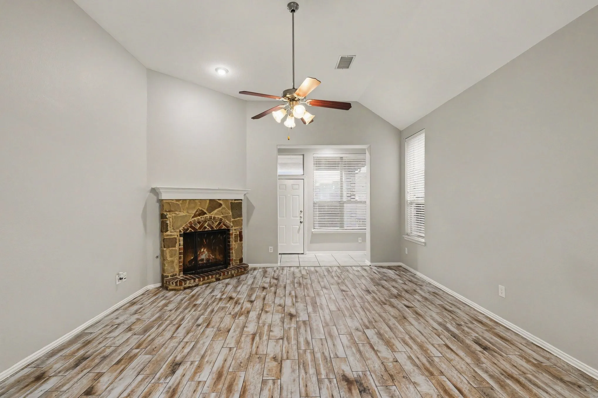 Single Family Residence For Sale in Denton County , 1733 Shoebill Drive, Little Elm, Texas 75068, 3 Bedroom, 2 Bathroom, 2 Garage spaces, 2,214 Sqft, built in 2010, mls#21403438, Real Estate Agent in Little Elm, Homes For Sale in Denton county, Homes For Sale in Little Elm, Realtor in Little Elm Texas, Real Estate Brokerage Independent Realty Texas, Luminita Cordes Realtor
