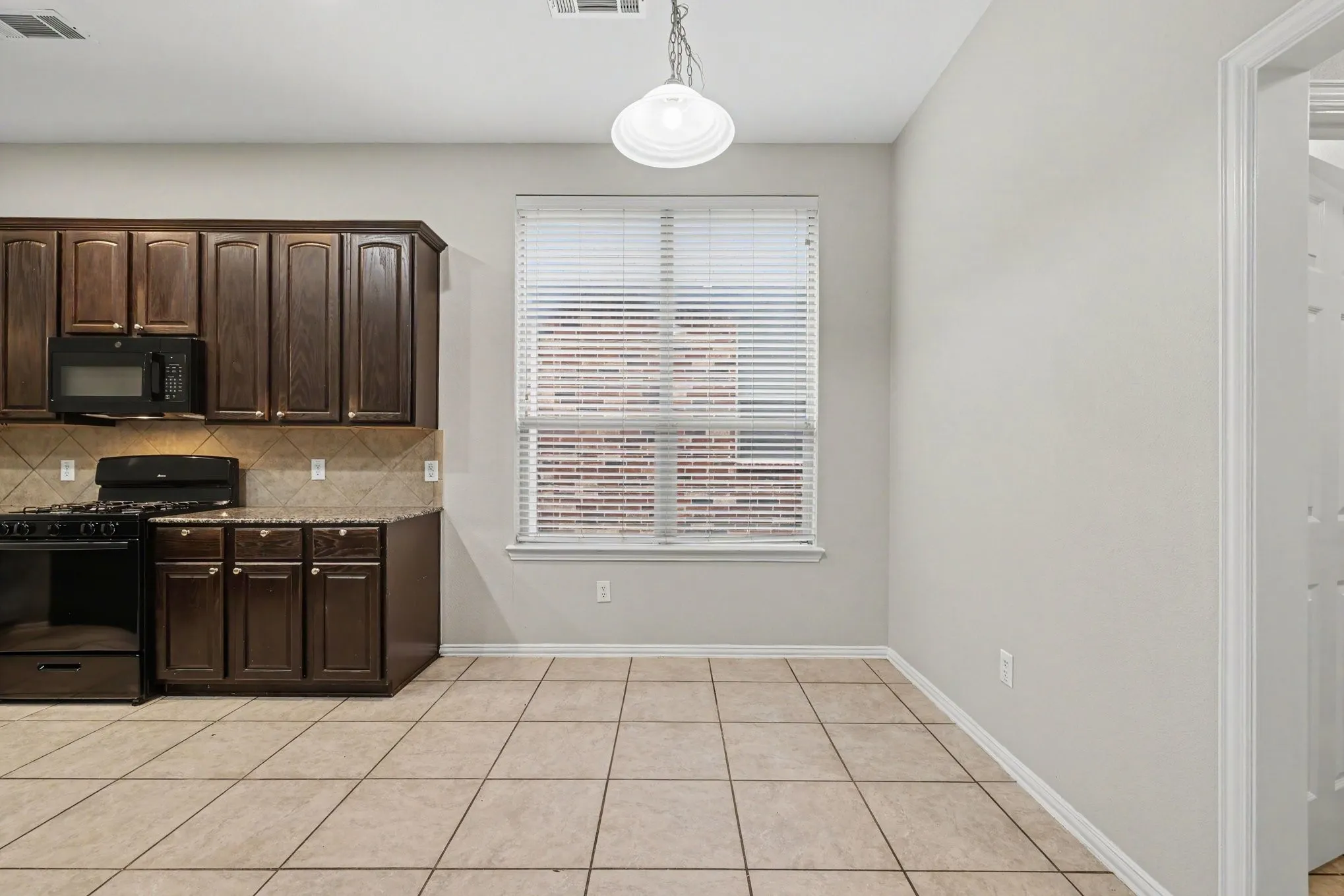 Single Family Residence For Sale in Denton County , 1733 Shoebill Drive, Little Elm, Texas 75068, 3 Bedroom, 2 Bathroom, 2 Garage spaces, 2,214 Sqft, built in 2010, mls#21403438, Real Estate Agent in Little Elm, Homes For Sale in Denton county, Homes For Sale in Little Elm, Realtor in Little Elm Texas, Real Estate Brokerage Independent Realty Texas, Luminita Cordes Realtor