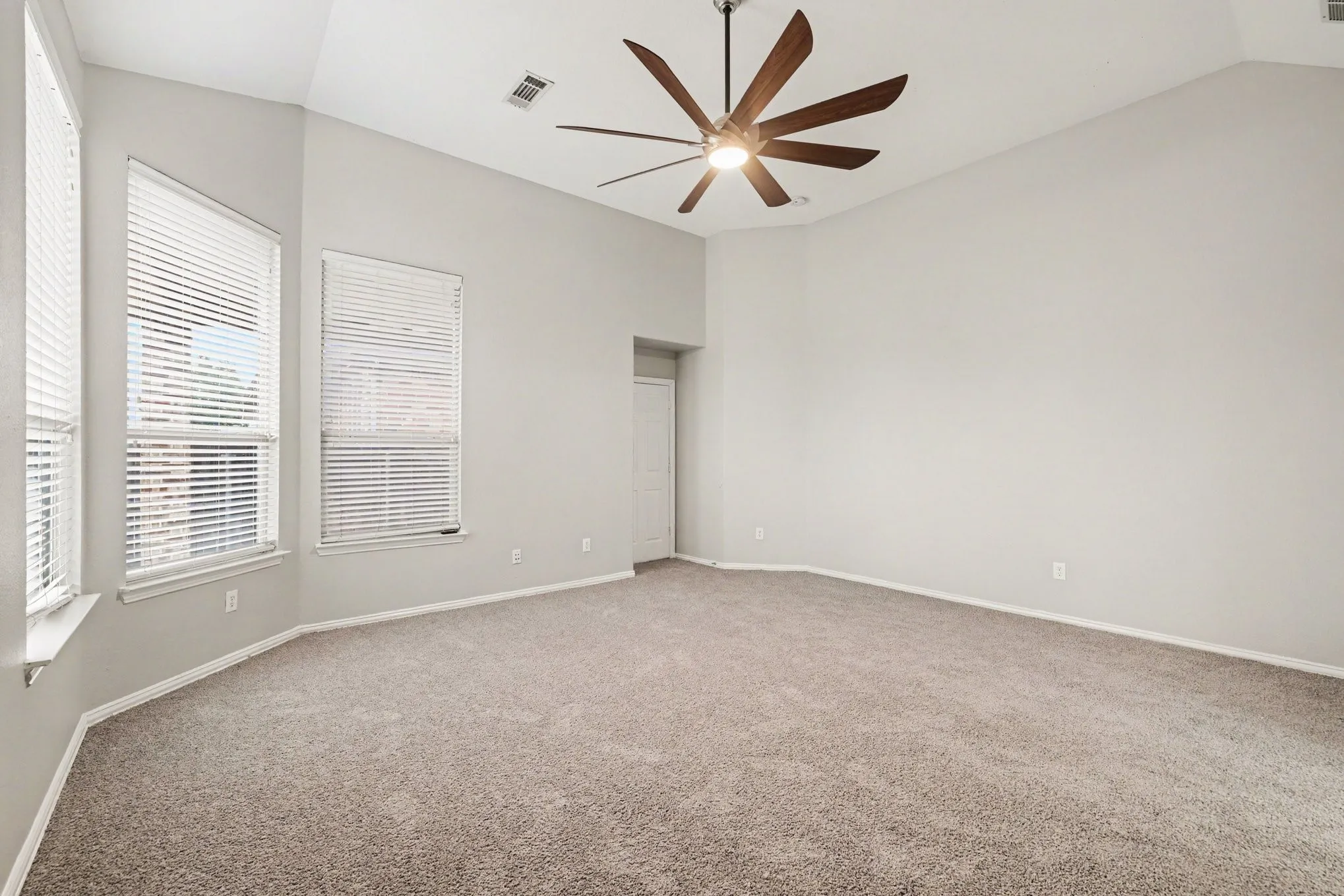 Single Family Residence For Sale in Denton County , 1733 Shoebill Drive, Little Elm, Texas 75068, 3 Bedroom, 2 Bathroom, 2 Garage spaces, 2,214 Sqft, built in 2010, mls#21403438, Real Estate Agent in Little Elm, Homes For Sale in Denton county, Homes For Sale in Little Elm, Realtor in Little Elm Texas, Real Estate Brokerage Independent Realty Texas, Luminita Cordes Realtor