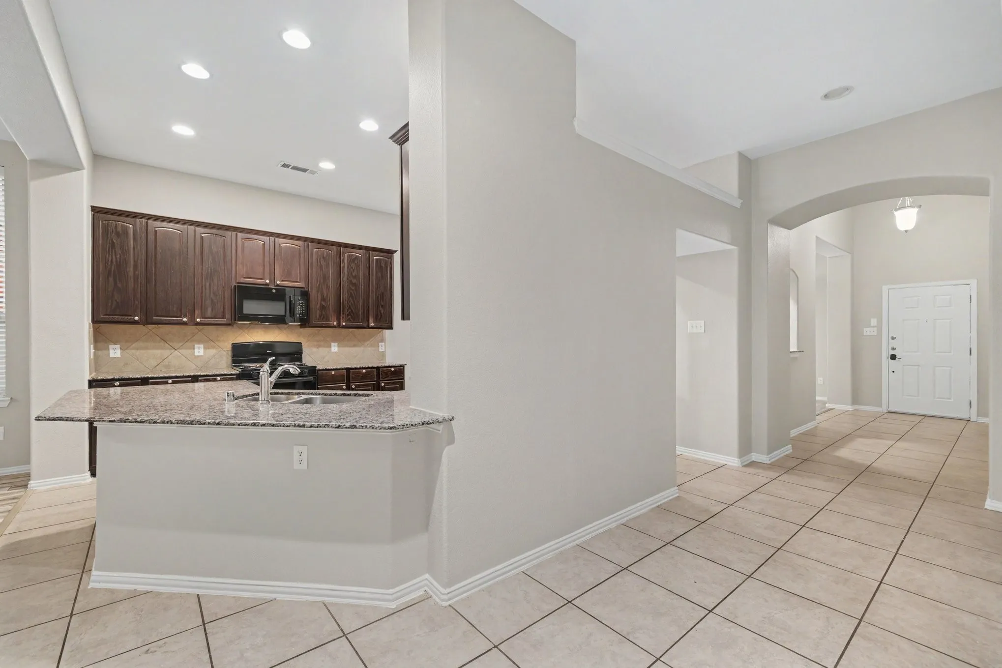 Single Family Residence For Sale in Denton County , 1733 Shoebill Drive, Little Elm, Texas 75068, 3 Bedroom, 2 Bathroom, 2 Garage spaces, 2,214 Sqft, built in 2010, mls#21403438, Real Estate Agent in Little Elm, Homes For Sale in Denton county, Homes For Sale in Little Elm, Realtor in Little Elm Texas, Real Estate Brokerage Independent Realty Texas, Luminita Cordes Realtor
