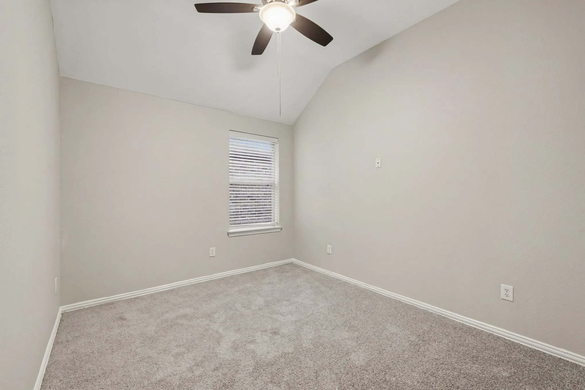 Single Family Residence For Sale in Denton County , 1733 Shoebill Drive, Little Elm, Texas 75068, 3 Bedroom, 2 Bathroom, 2 Garage spaces, 2,214 Sqft, built in 2010, mls#21403438, Real Estate Agent in Little Elm, Homes For Sale in Denton county, Homes For Sale in Little Elm, Realtor in Little Elm Texas, Real Estate Brokerage Independent Realty Texas, Luminita Cordes Realtor