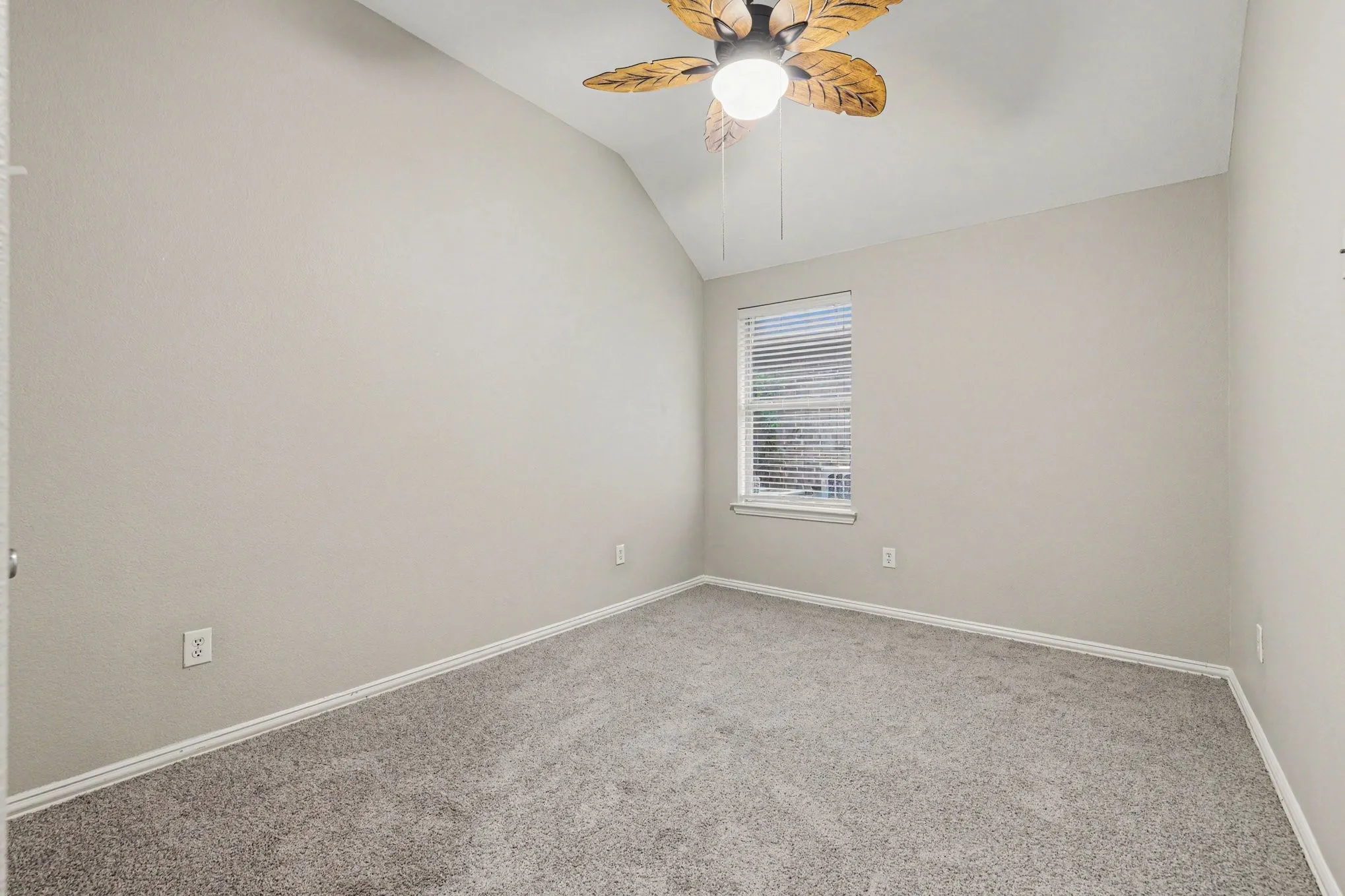 Single Family Residence For Sale in Denton County , 1733 Shoebill Drive, Little Elm, Texas 75068, 3 Bedroom, 2 Bathroom, 2 Garage spaces, 2,214 Sqft, built in 2010, mls#21403438, Real Estate Agent in Little Elm, Homes For Sale in Denton county, Homes For Sale in Little Elm, Realtor in Little Elm Texas, Real Estate Brokerage Independent Realty Texas, Luminita Cordes Realtor